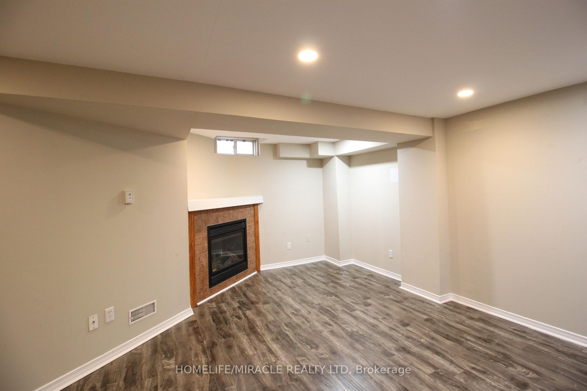 Photo 17 of 118 Native Landing, Brampton, Fletcher's Creek Village — HOMEH