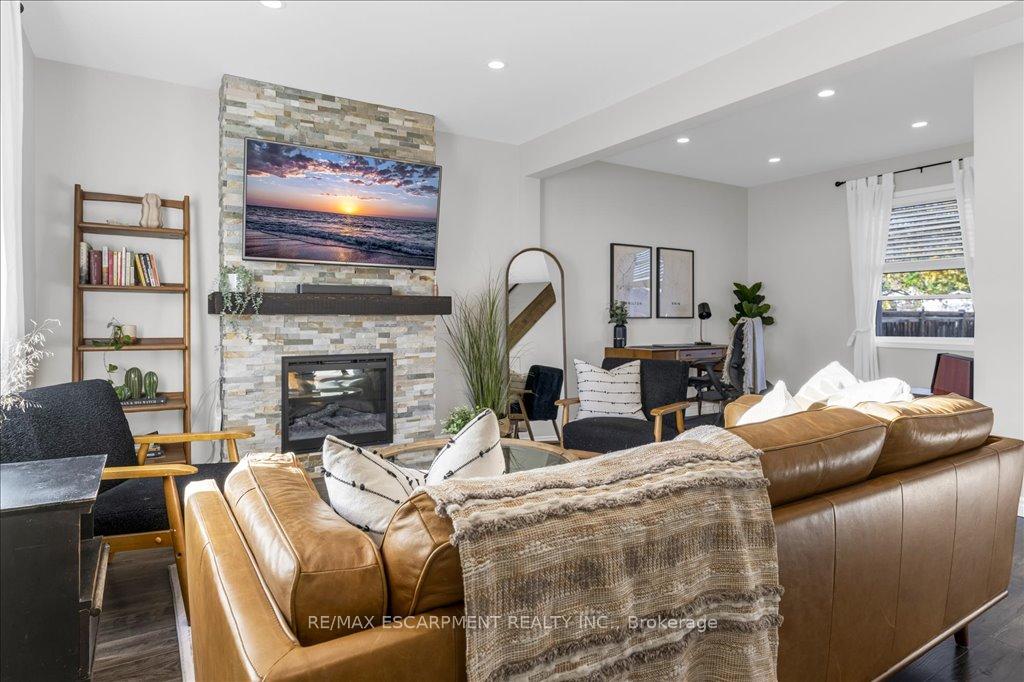 Photo 3 of 29 Montrose Avenue, Hamilton, Rosedale — HOMEH