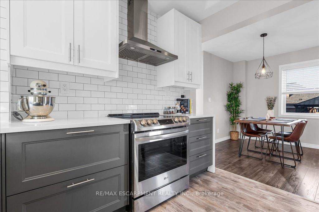 Photo 11 of 29 Montrose Avenue, Hamilton, Rosedale — HOMEH