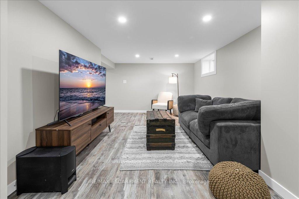 Photo 24 of 29 Montrose Avenue, Hamilton, Rosedale — HOMEH