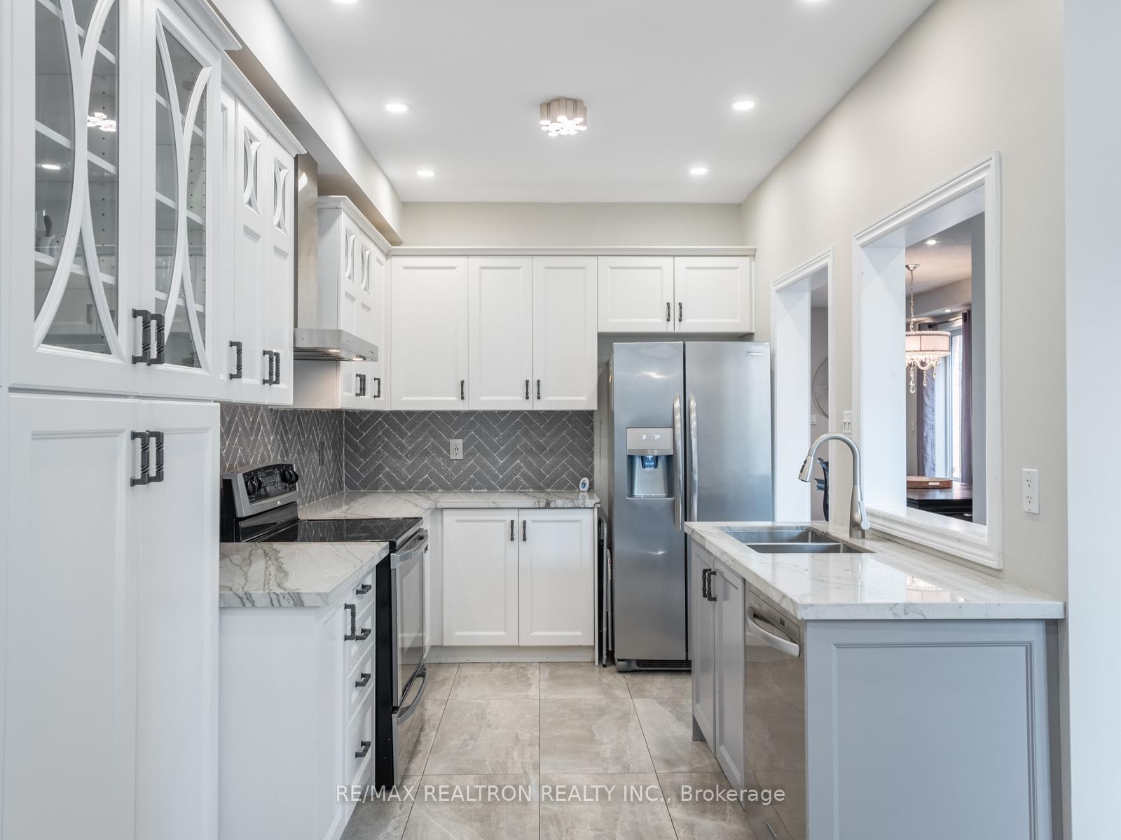 Photo 5 of 115 Laramie Crescent, Vaughan, Patterson — HOMEH
