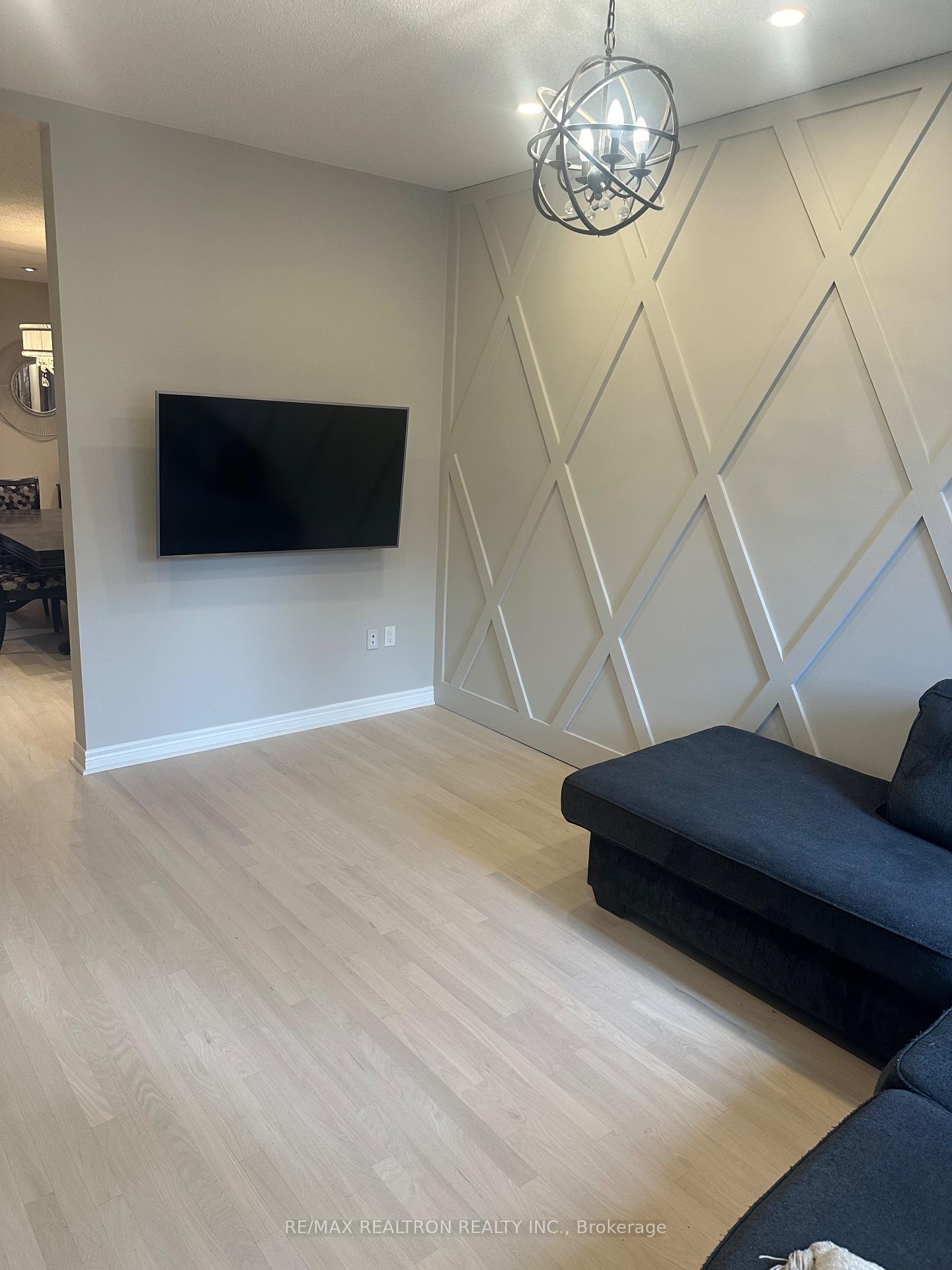 Photo 10 of 115 Laramie Crescent, Vaughan, Patterson — HOMEH