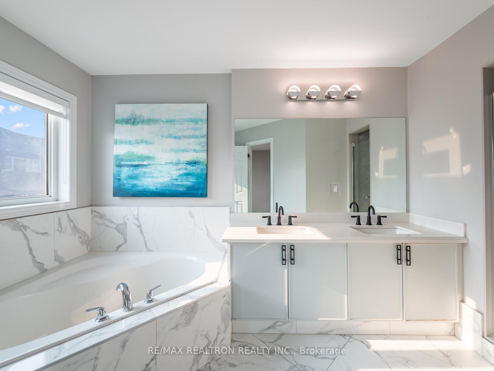 Photo 7 of 115 Laramie Crescent, Vaughan, Patterson — HOMEH