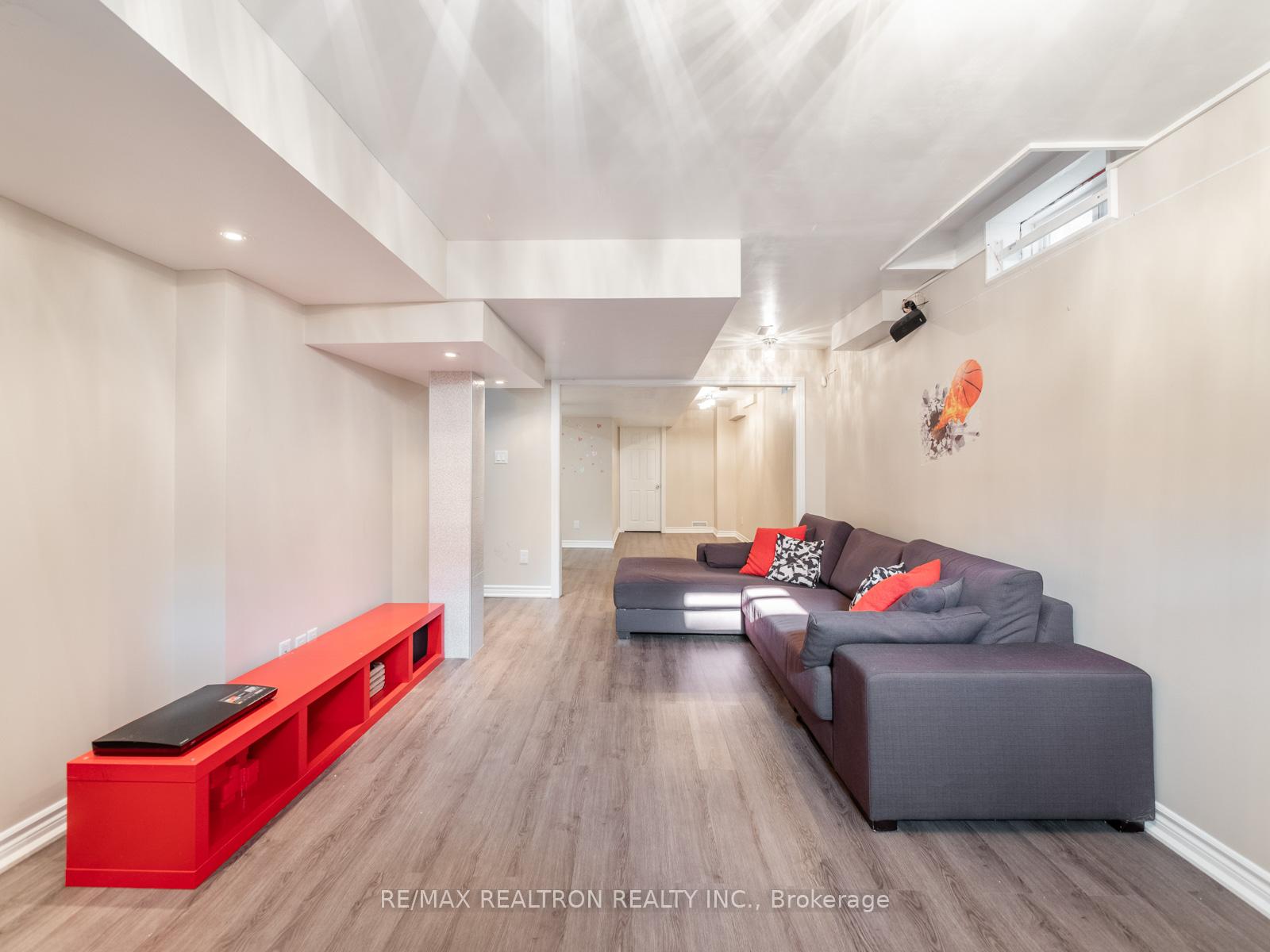 Photo 9 of 115 Laramie Crescent, Vaughan, Patterson — HOMEH
