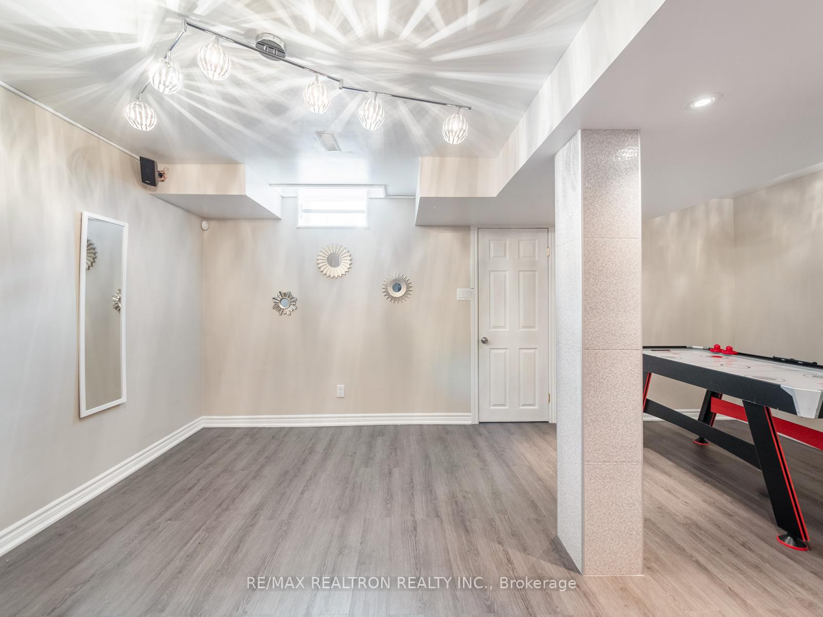 Photo 14 of 115 Laramie Crescent, Vaughan, Patterson — HOMEH