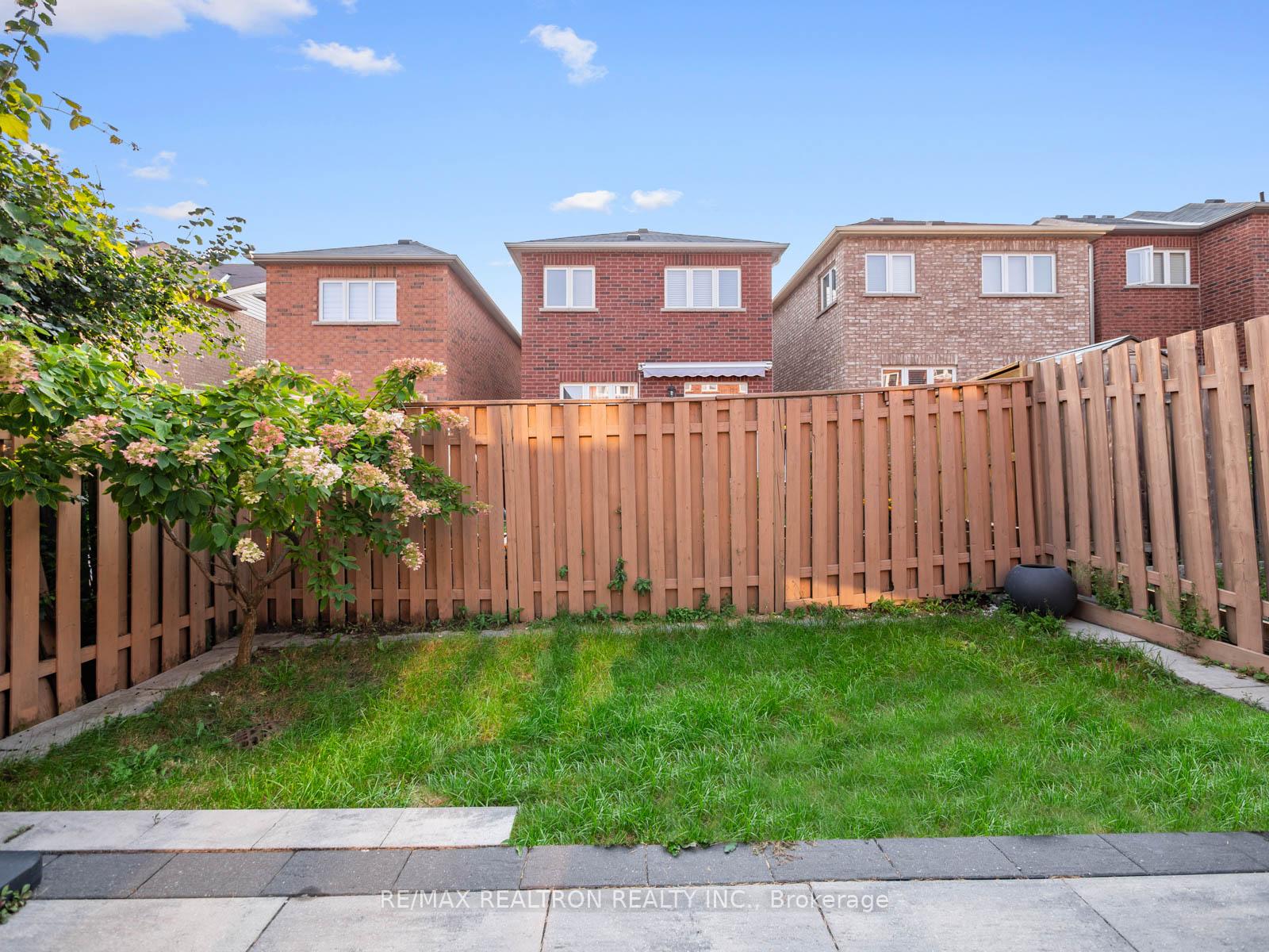 Photo 13 of 115 Laramie Crescent, Vaughan, Patterson — HOMEH
