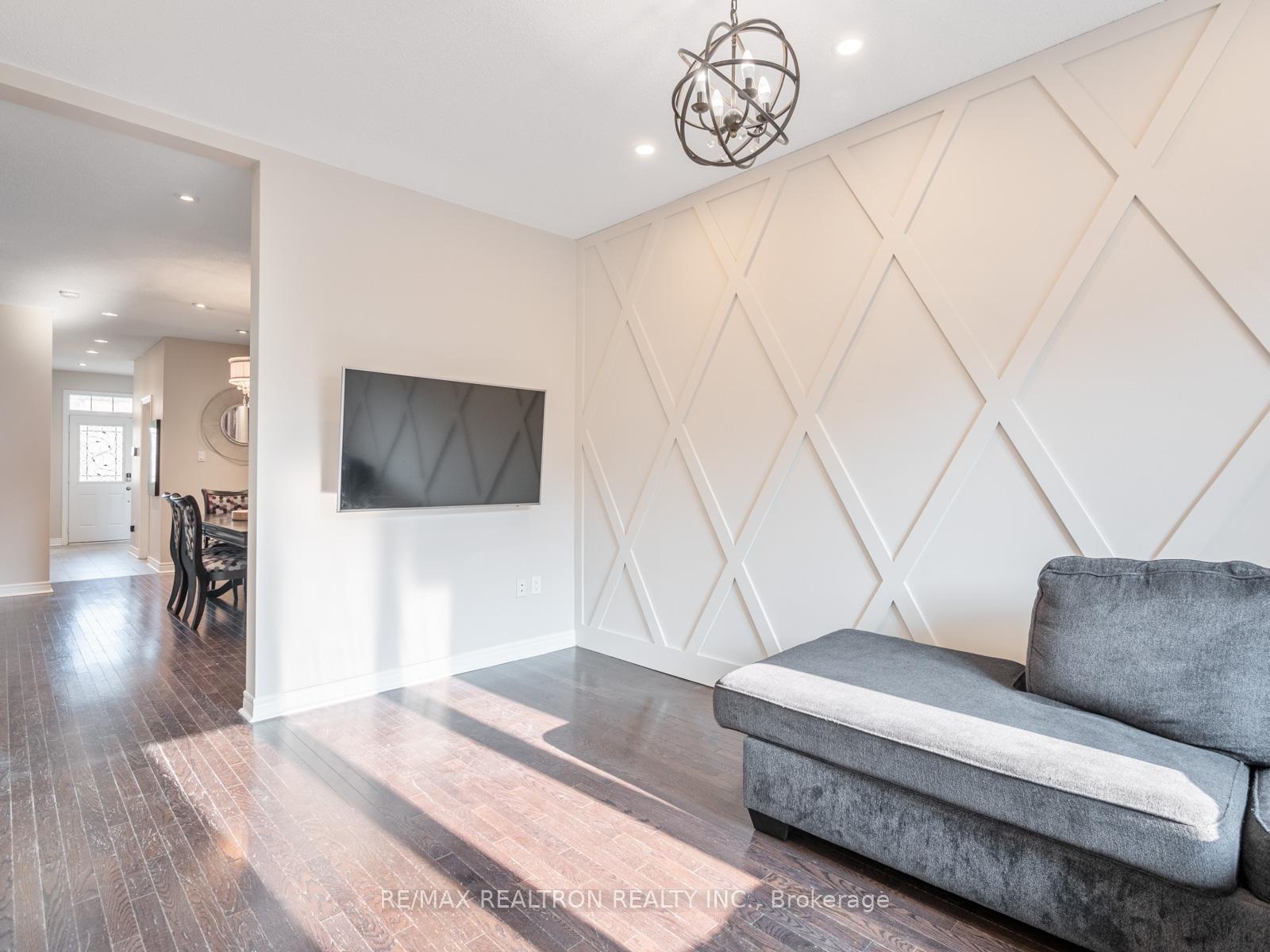 Photo 15 of 115 Laramie Crescent, Vaughan, Patterson — HOMEH