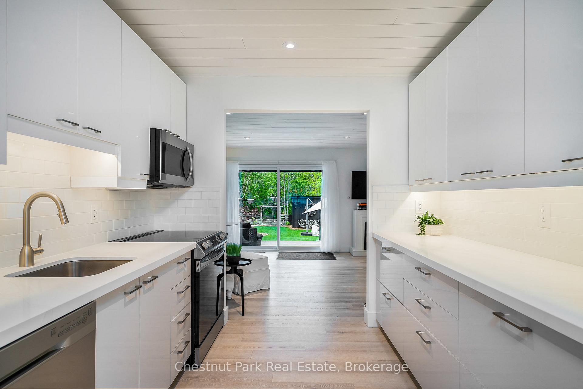 Photo 15 of 323 Oak Street, Collingwood — HOMEH