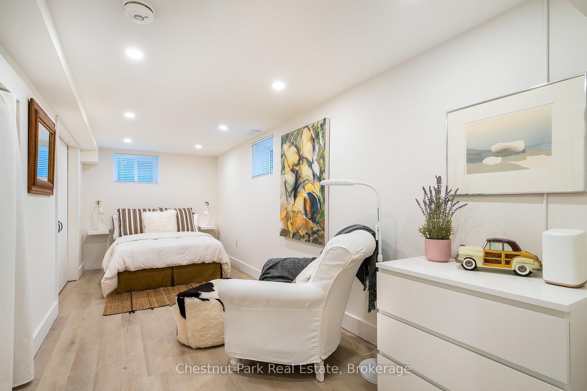 Photo 24 of 323 Oak Street, Collingwood — HOMEH