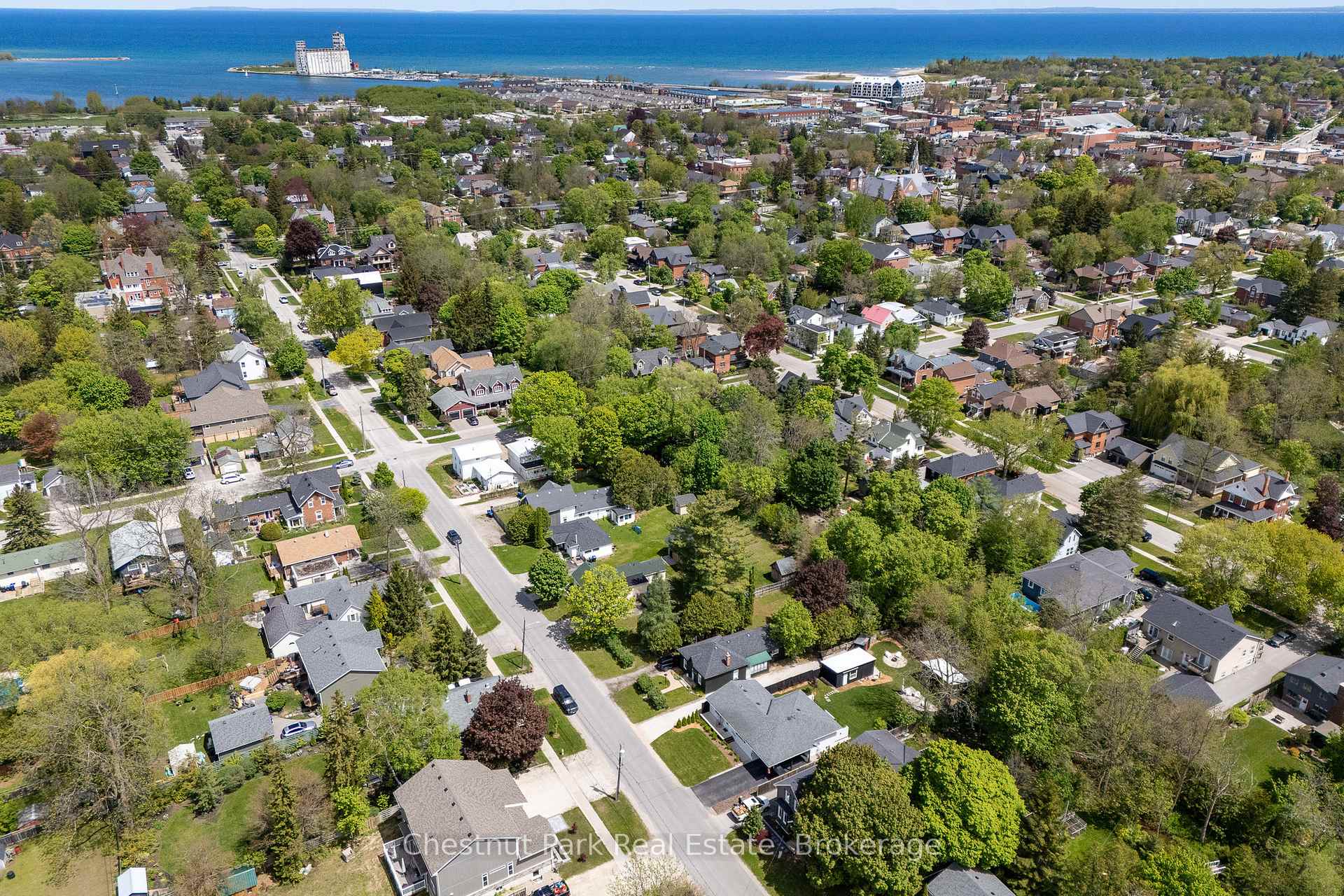 Photo 27 of 323 Oak Street, Collingwood — HOMEH