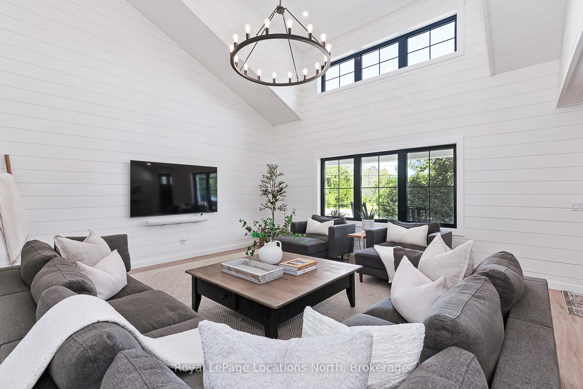 Photo 20 of 39 Silvercreek Drive, Collingwood — HOMEH