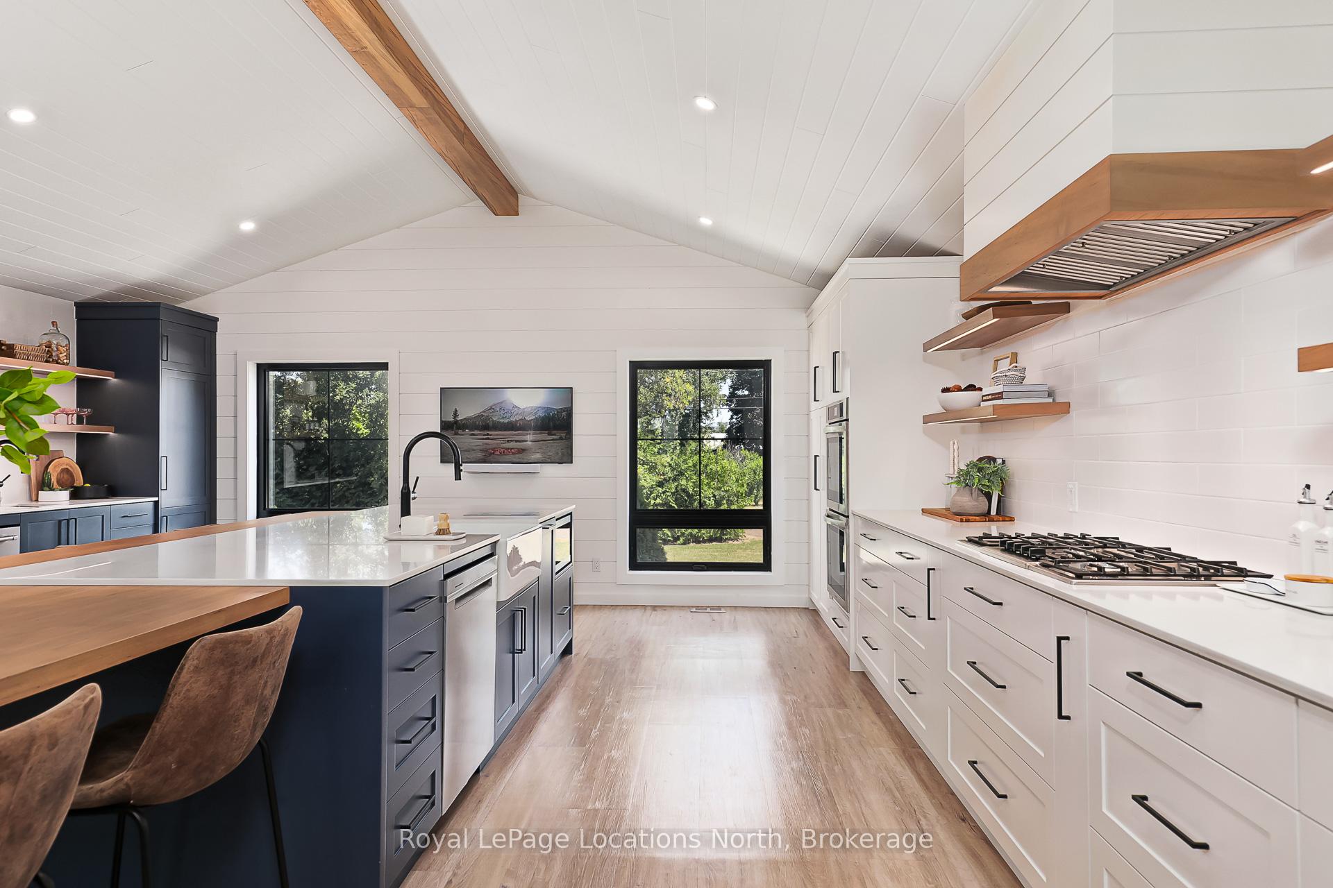 Photo 14 of 39 Silvercreek Drive, Collingwood — HOMEH