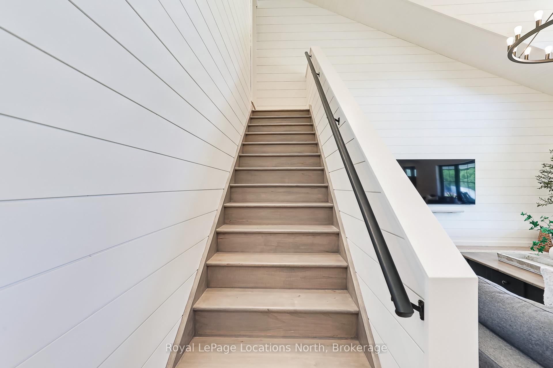 Photo 16 of 39 Silvercreek Drive, Collingwood — HOMEH