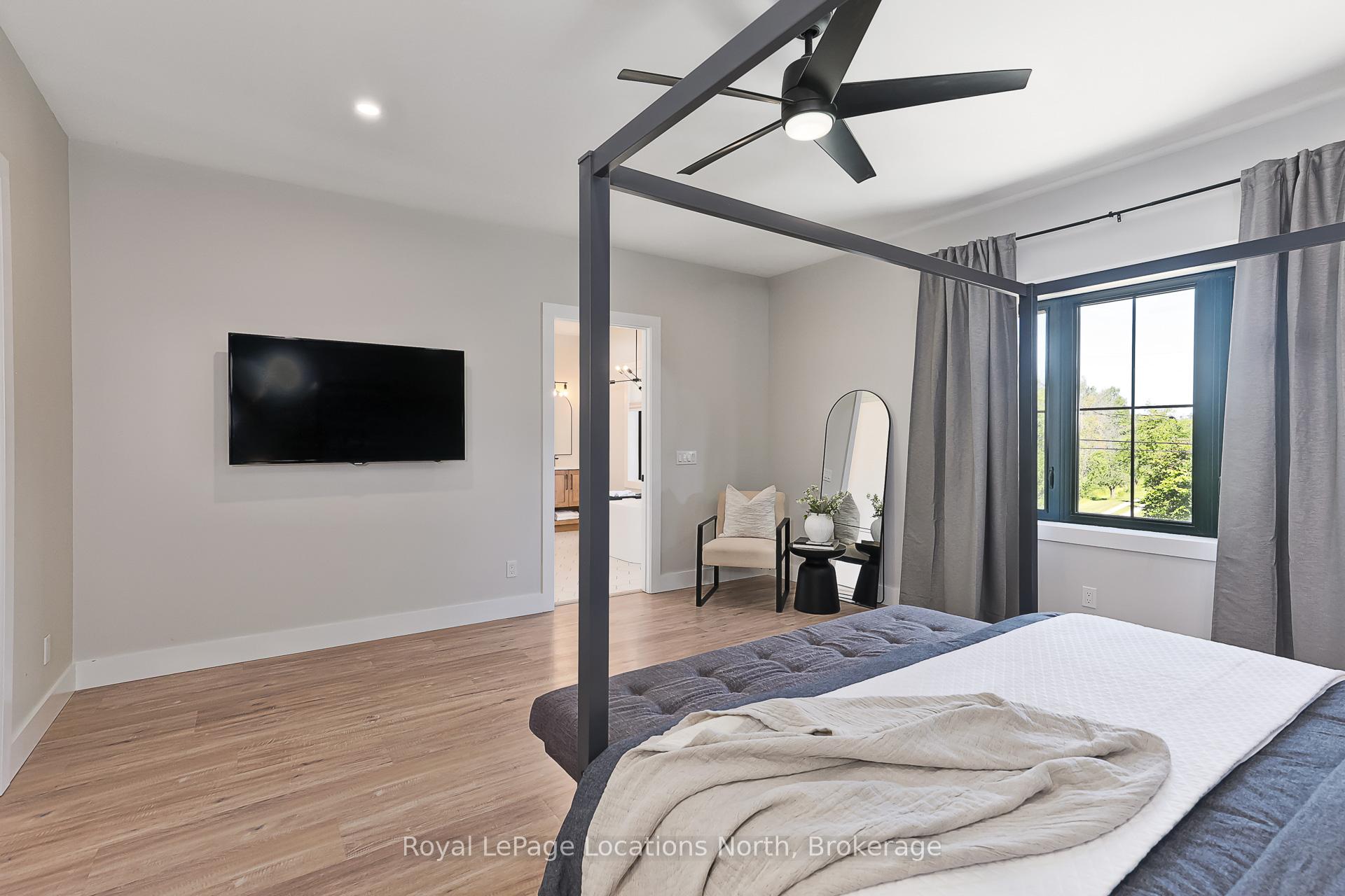 Photo 21 of 39 Silvercreek Drive, Collingwood — HOMEH