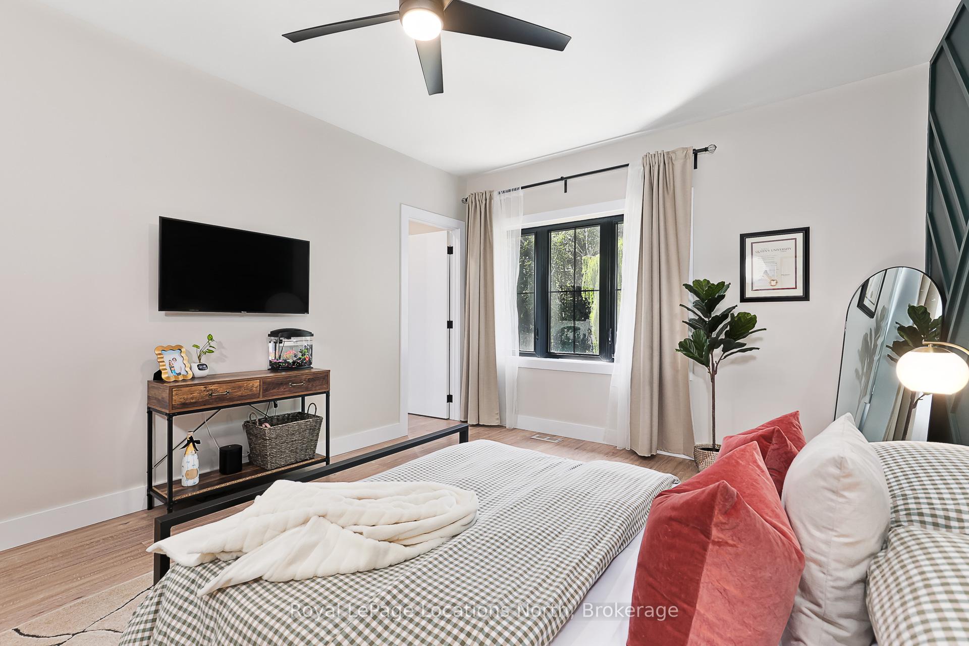 Photo 38 of 39 Silvercreek Drive, Collingwood — HOMEH