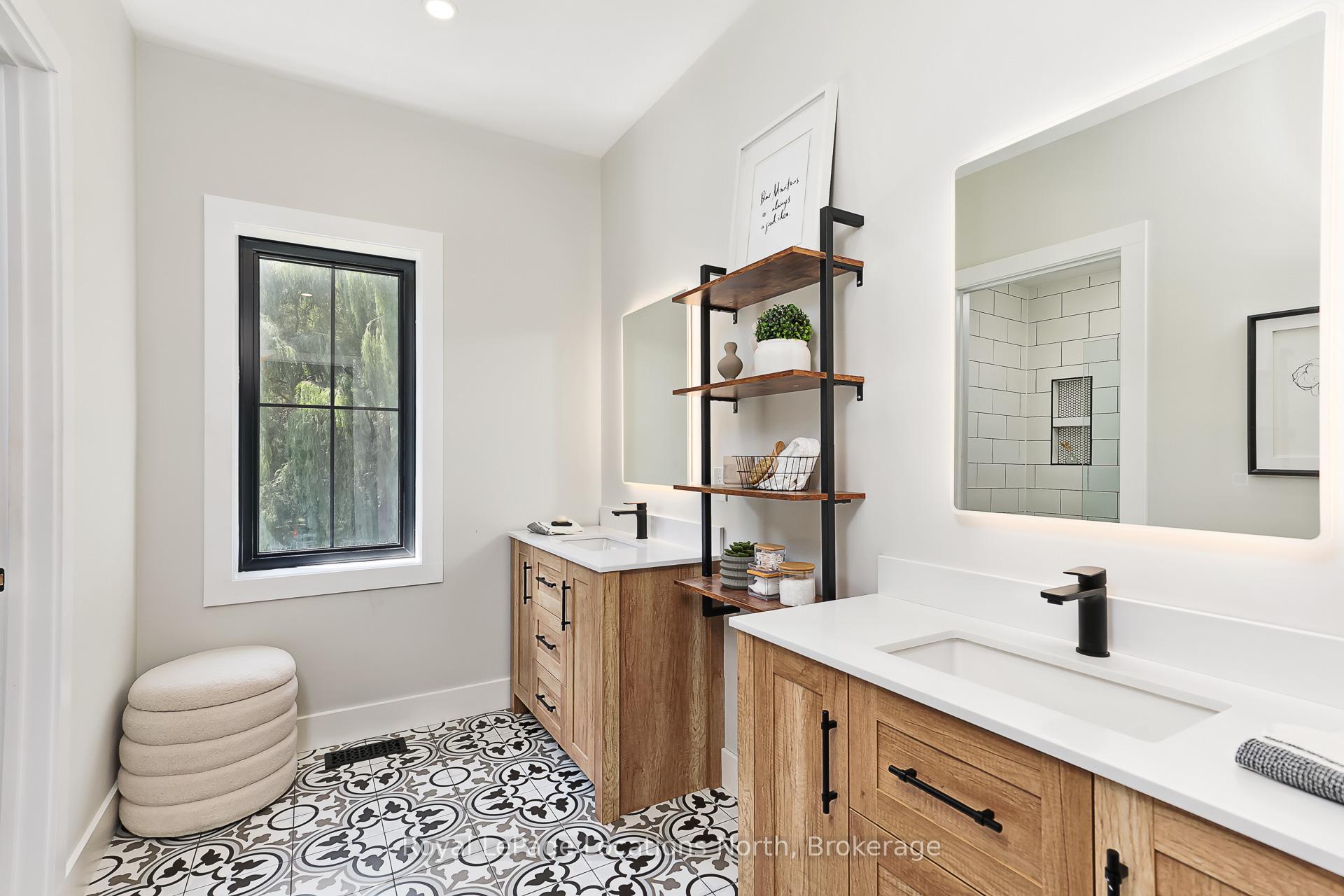 Photo 33 of 39 Silvercreek Drive, Collingwood — HOMEH