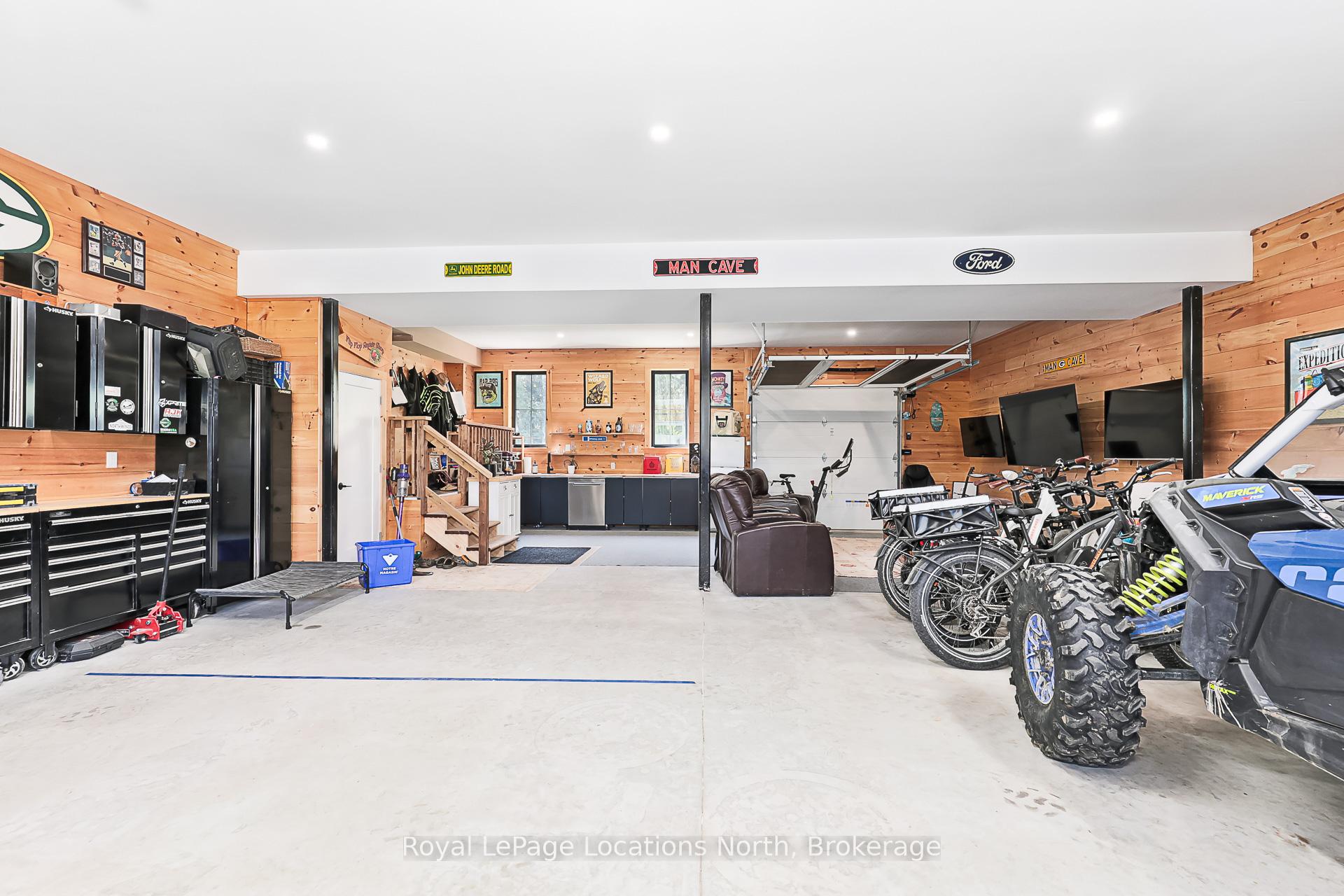Photo 39 of 39 Silvercreek Drive, Collingwood — HOMEH
