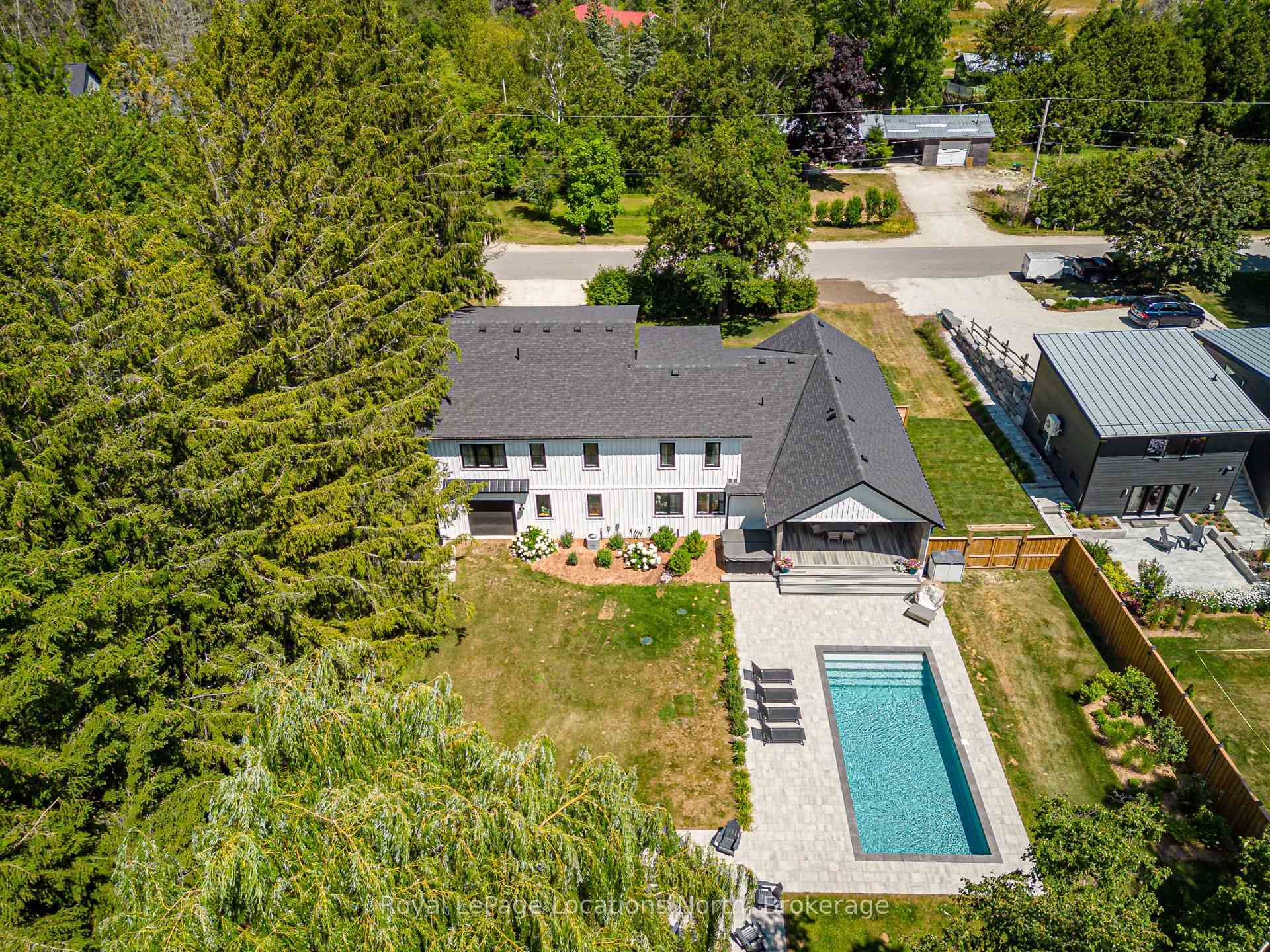 Photo 48 of 39 Silvercreek Drive, Collingwood — HOMEH