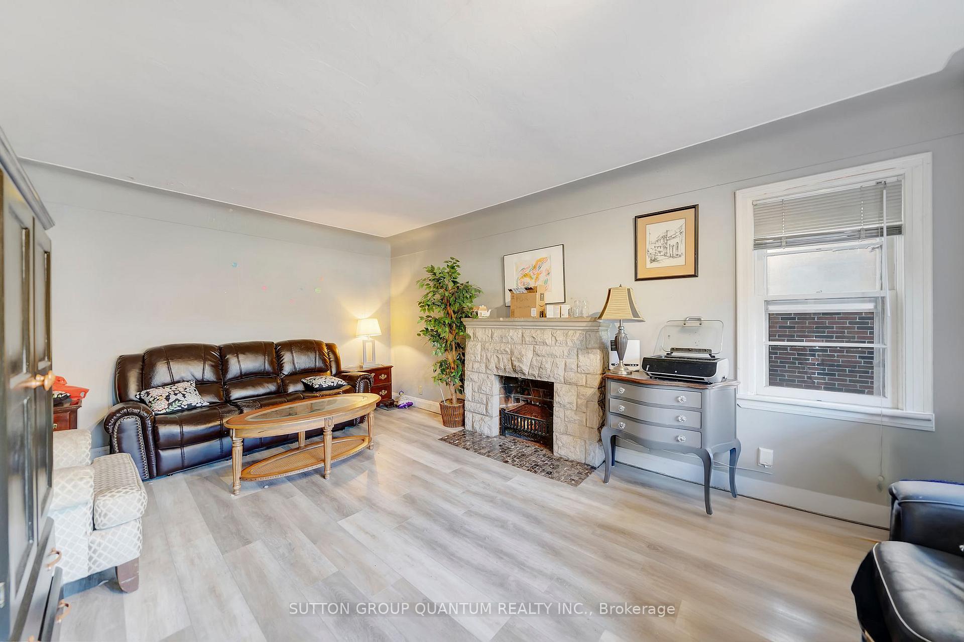 Photo 10 of 1471 Main Street W, Hamilton, Ainslie Wood — HOMEH