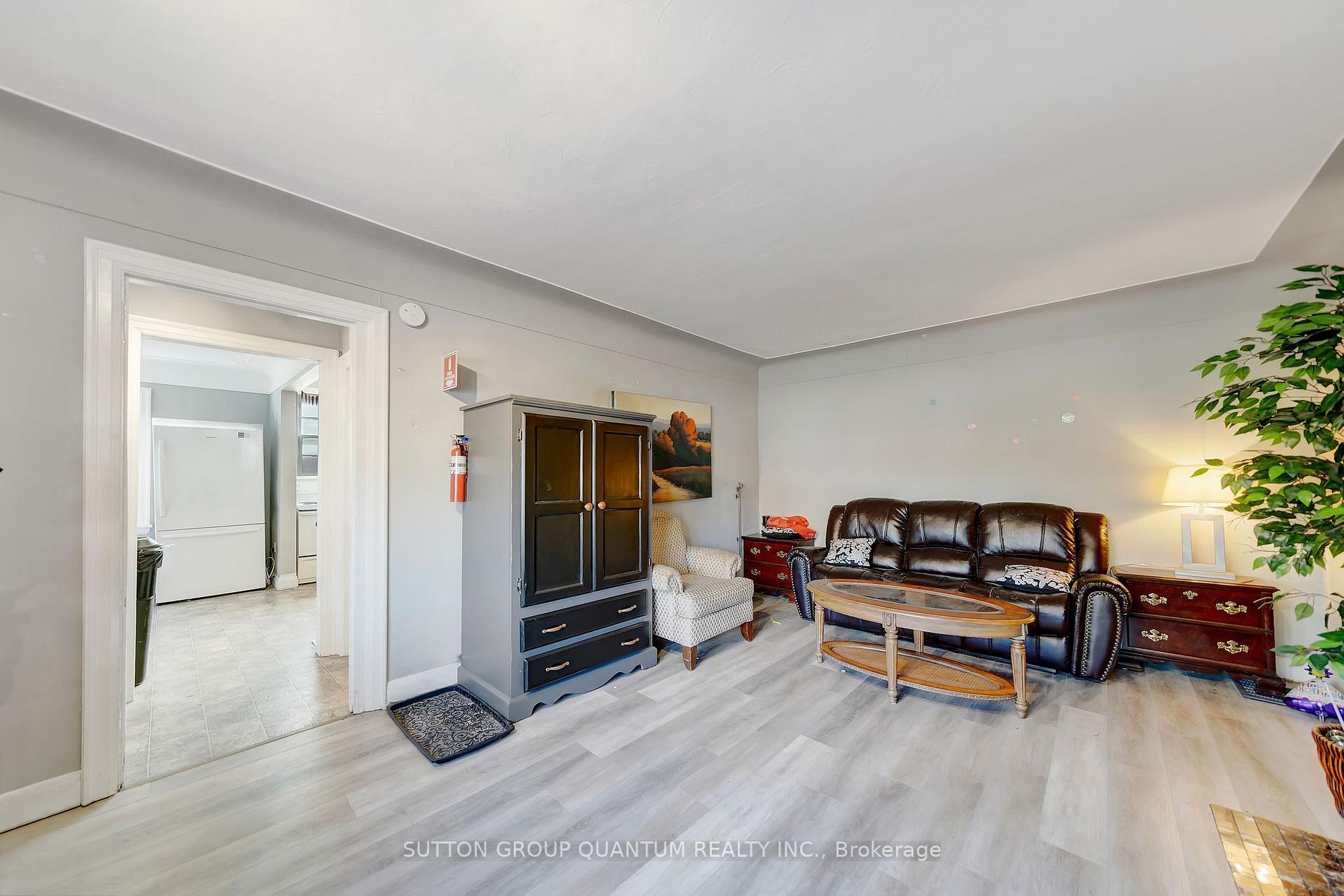 Photo 11 of 1471 Main Street W, Hamilton, Ainslie Wood — HOMEH