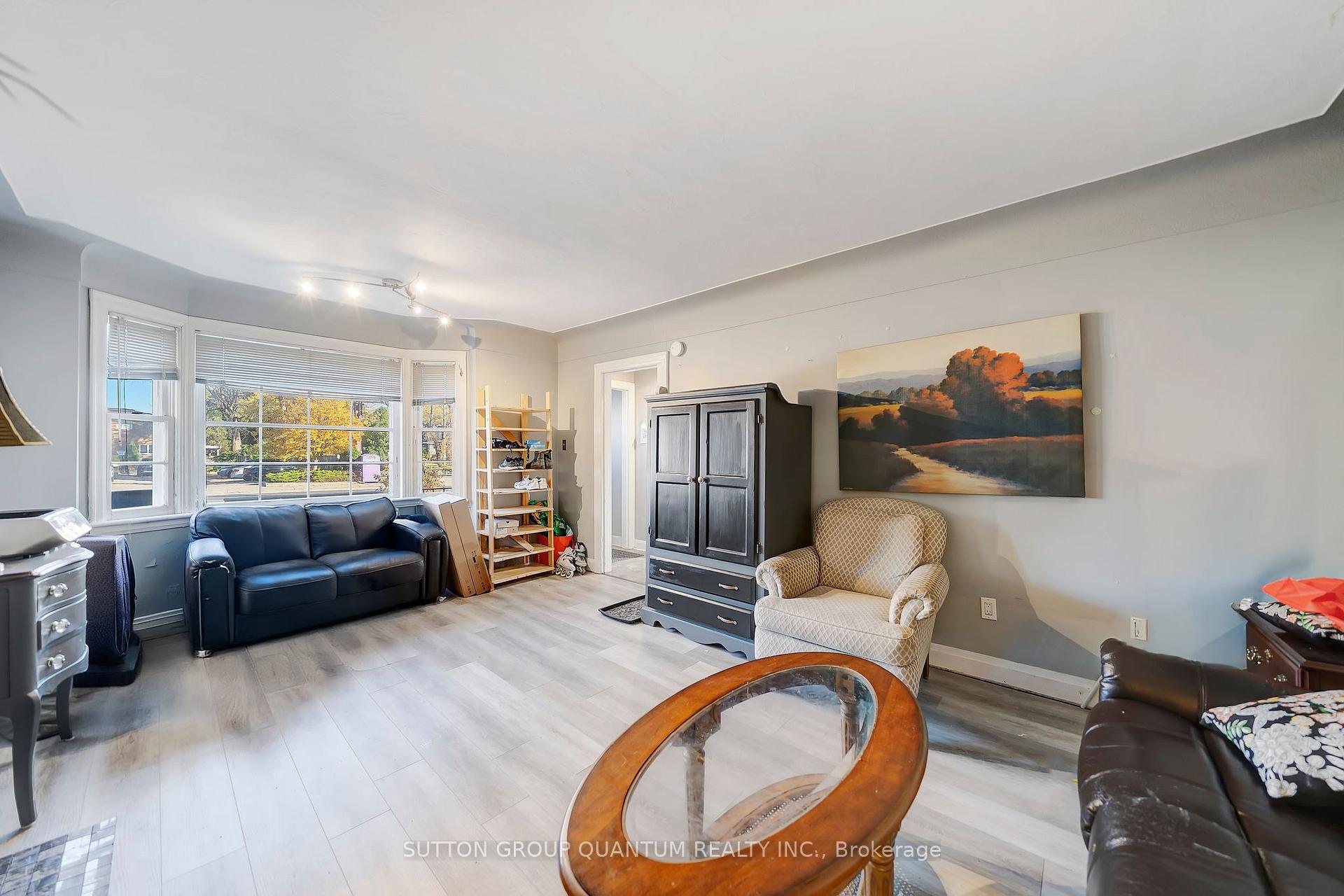 Photo 7 of 1471 Main Street W, Hamilton, Ainslie Wood — HOMEH