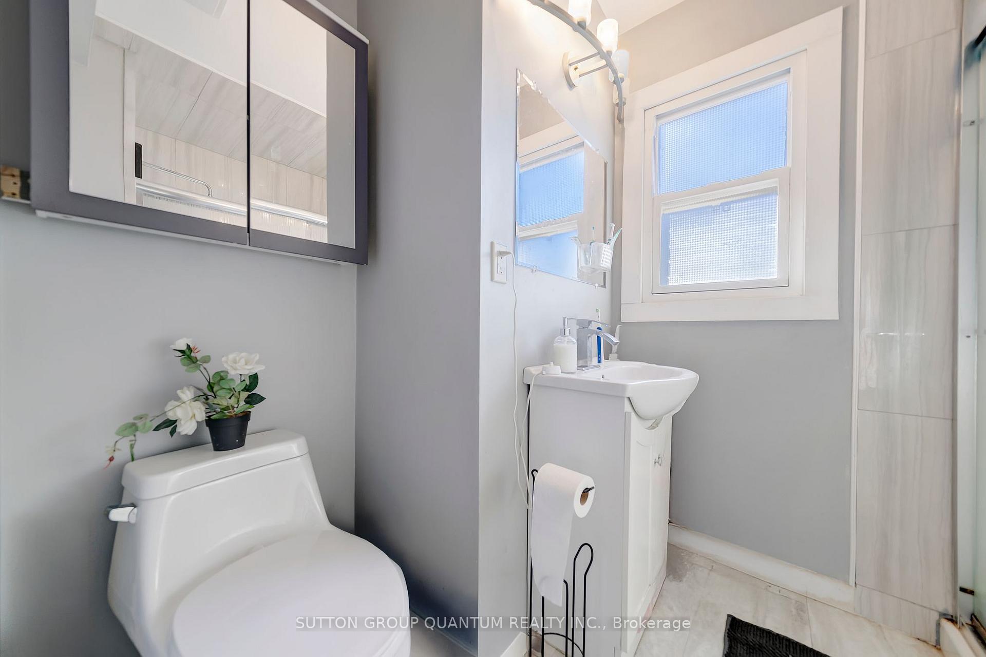 Photo 8 of 1471 Main Street W, Hamilton, Ainslie Wood — HOMEH