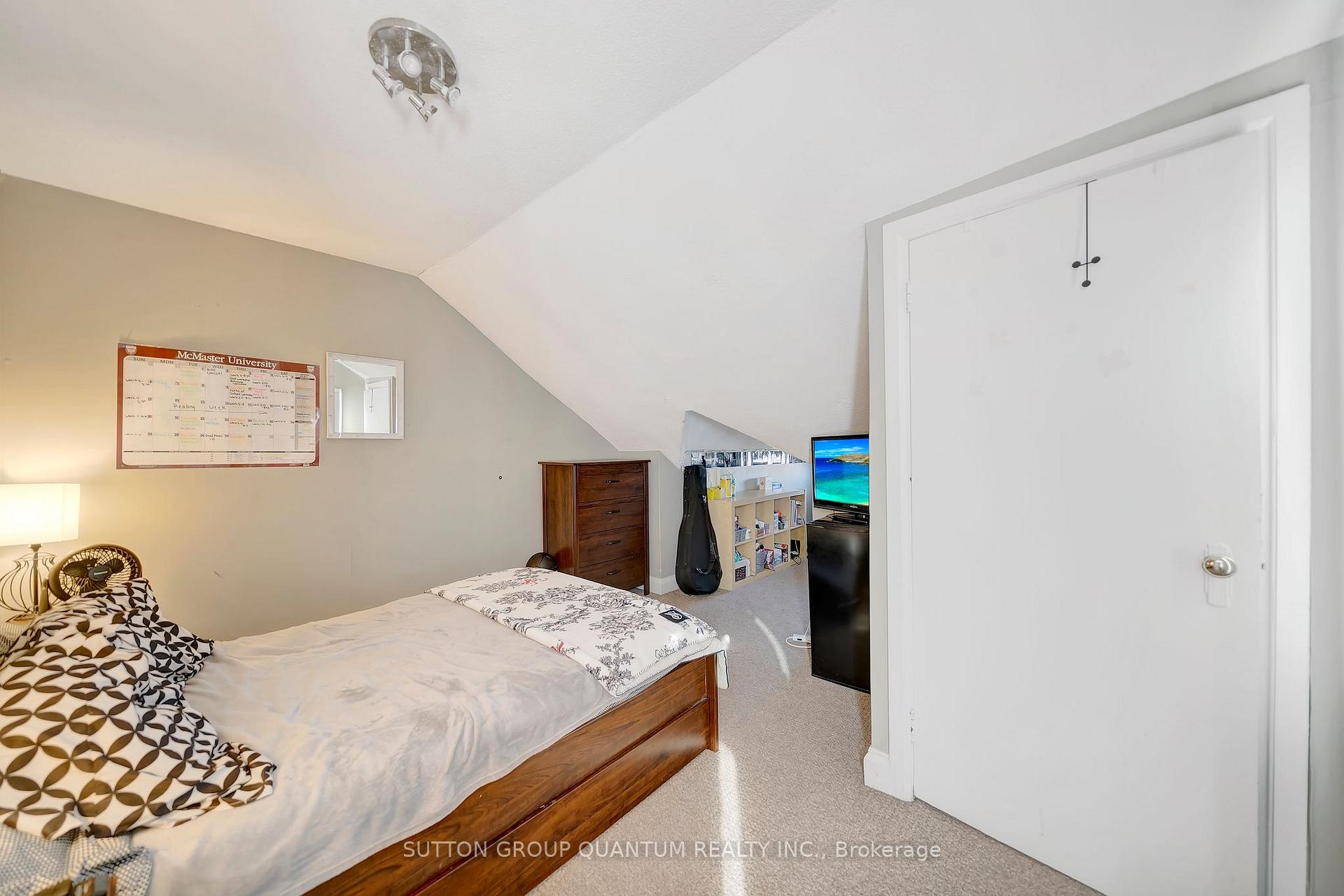 Photo 12 of 1471 Main Street W, Hamilton, Ainslie Wood — HOMEH