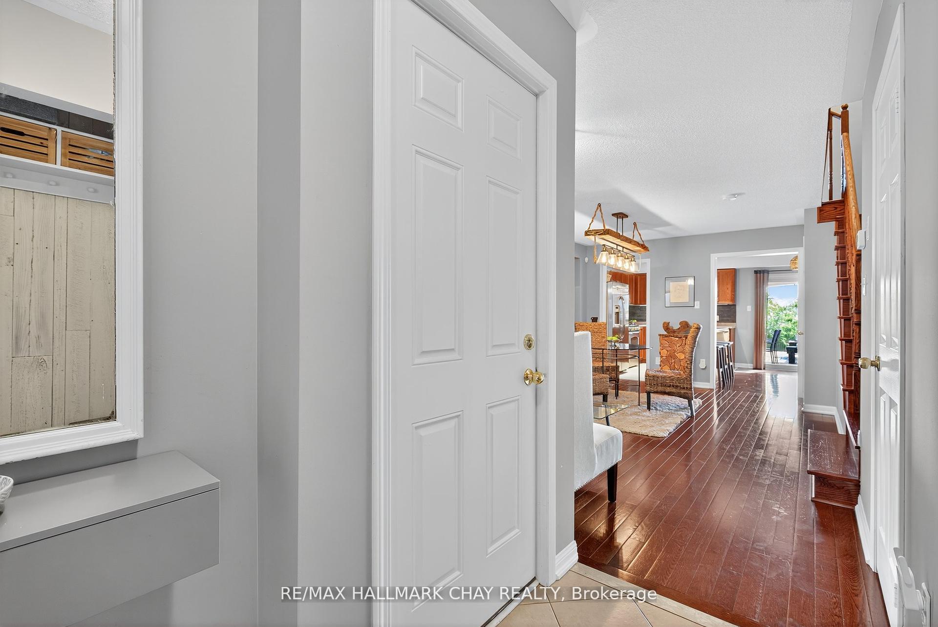 Photo 14 of 31 Lancaster Court, Barrie, Innis-Shore — HOMEH