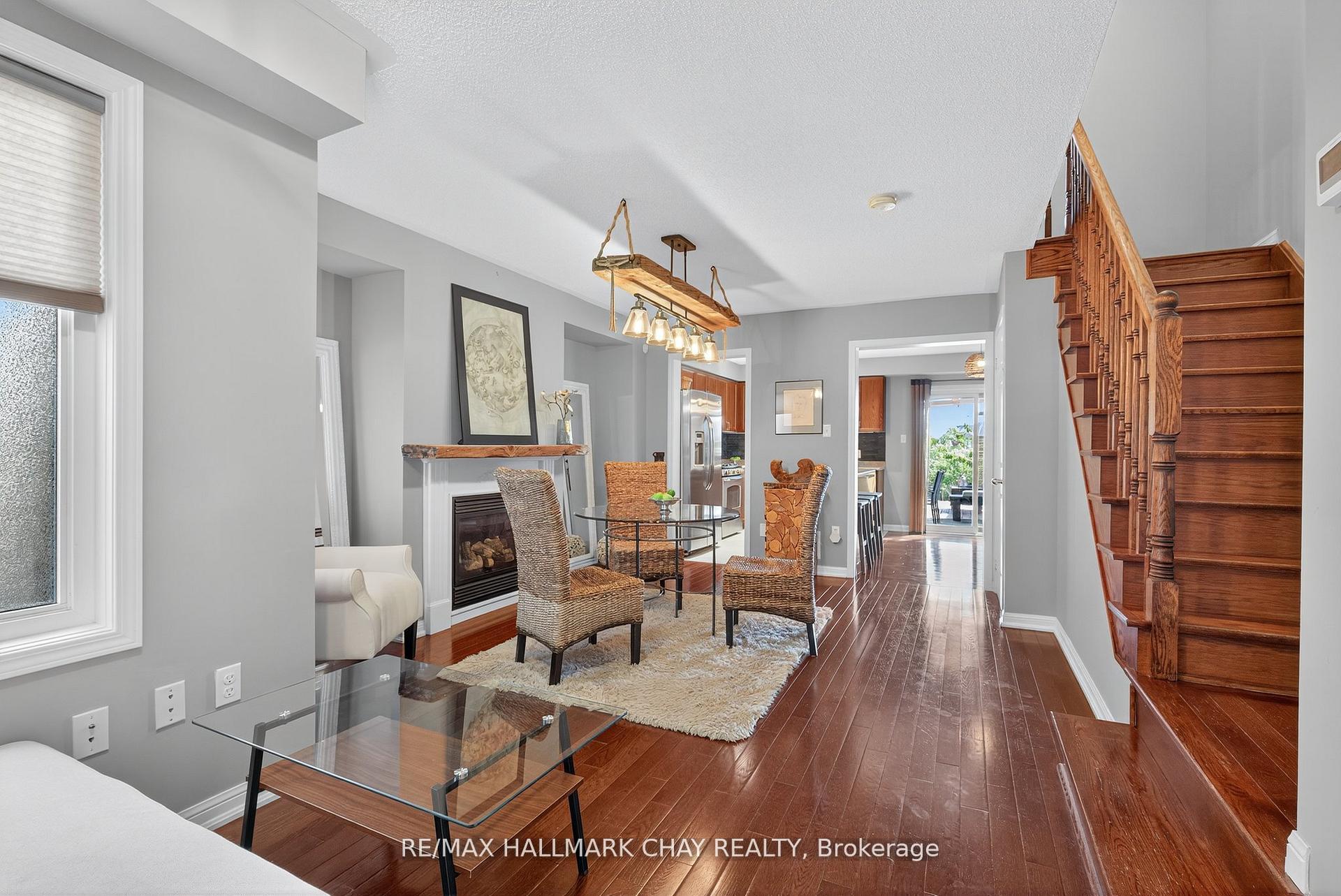 Photo 2 of 31 Lancaster Court, Barrie, Innis-Shore — HOMEH