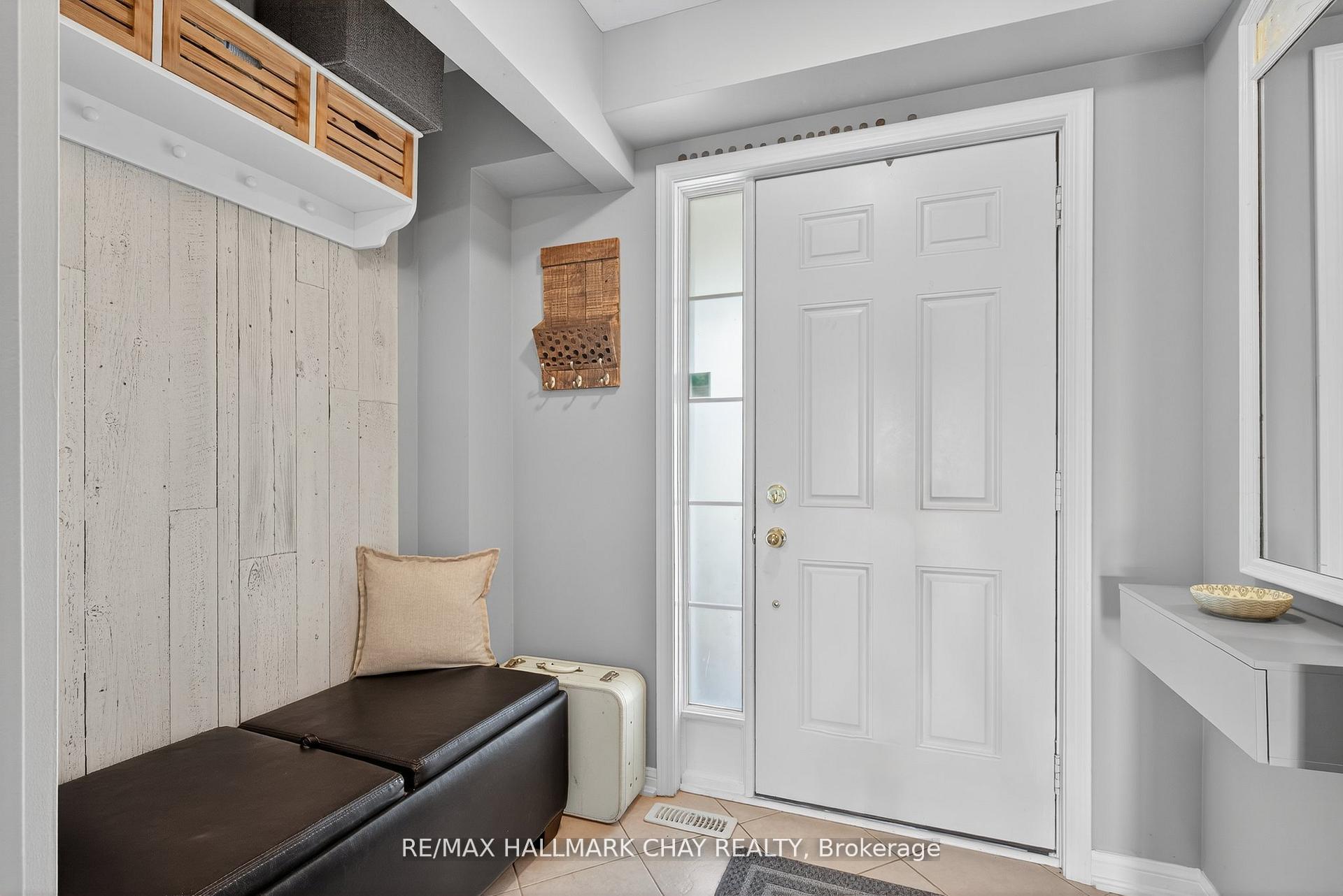 Photo 20 of 31 Lancaster Court, Barrie, Innis-Shore — HOMEH