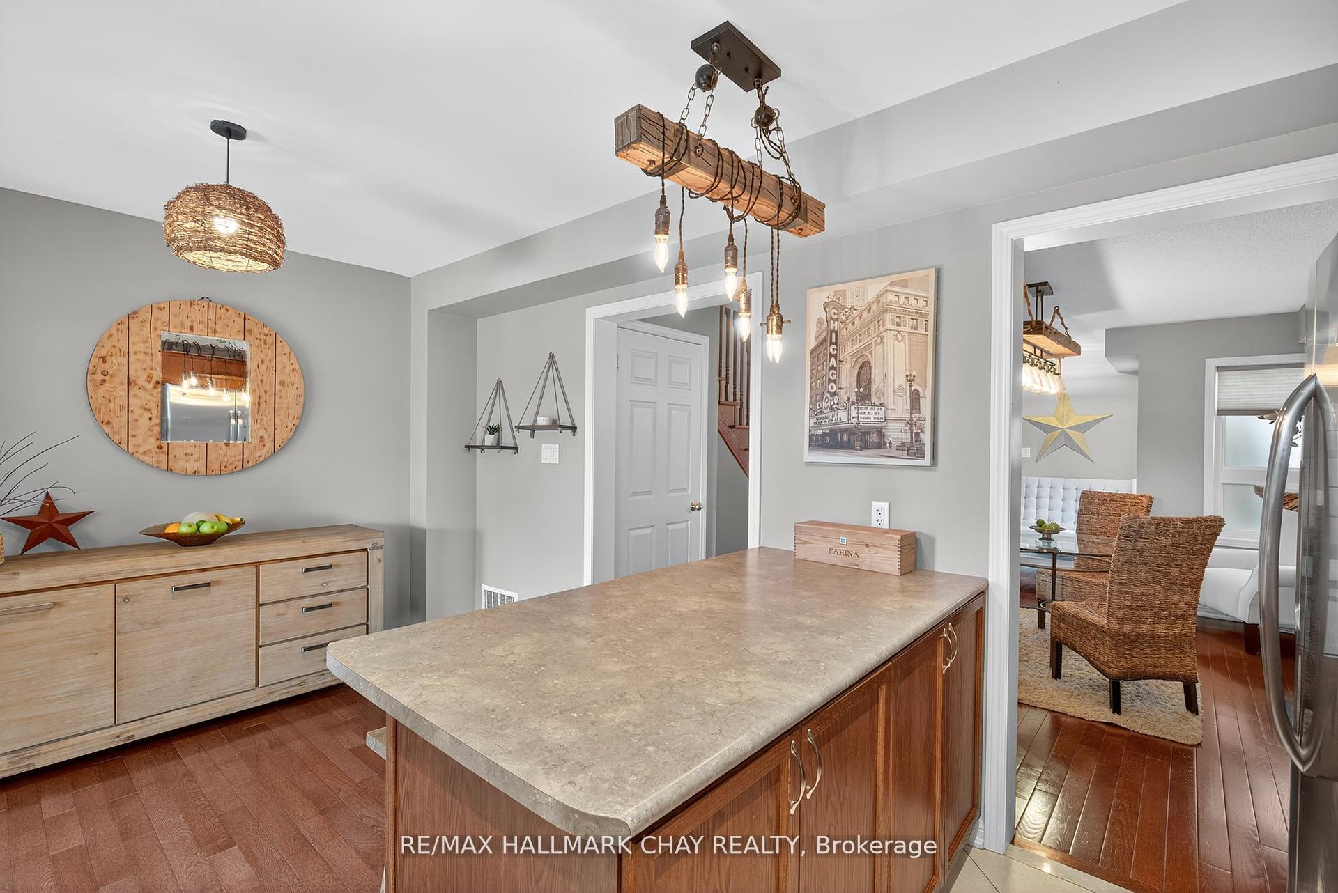 Photo 35 of 31 Lancaster Court, Barrie, Innis-Shore — HOMEH