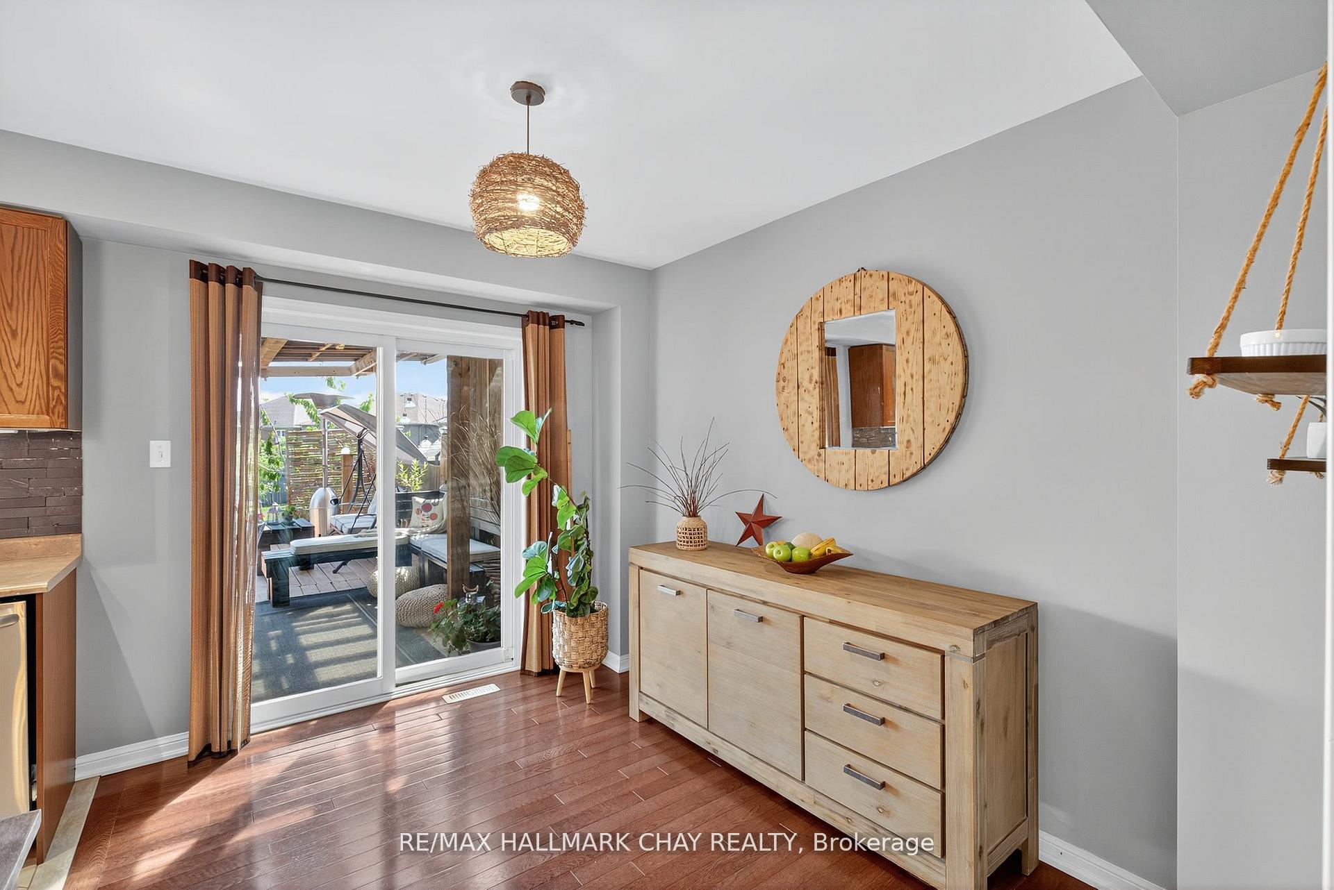 Photo 16 of 31 Lancaster Court, Barrie, Innis-Shore — HOMEH