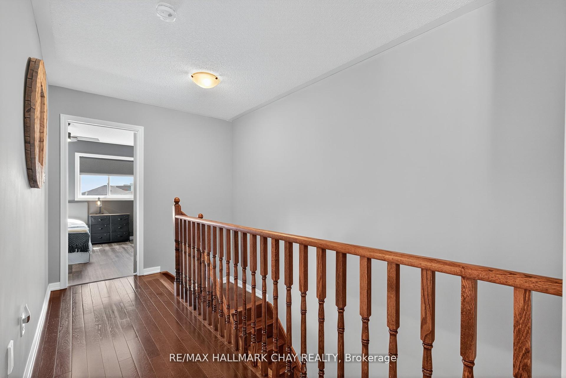 Photo 26 of 31 Lancaster Court, Barrie, Innis-Shore — HOMEH