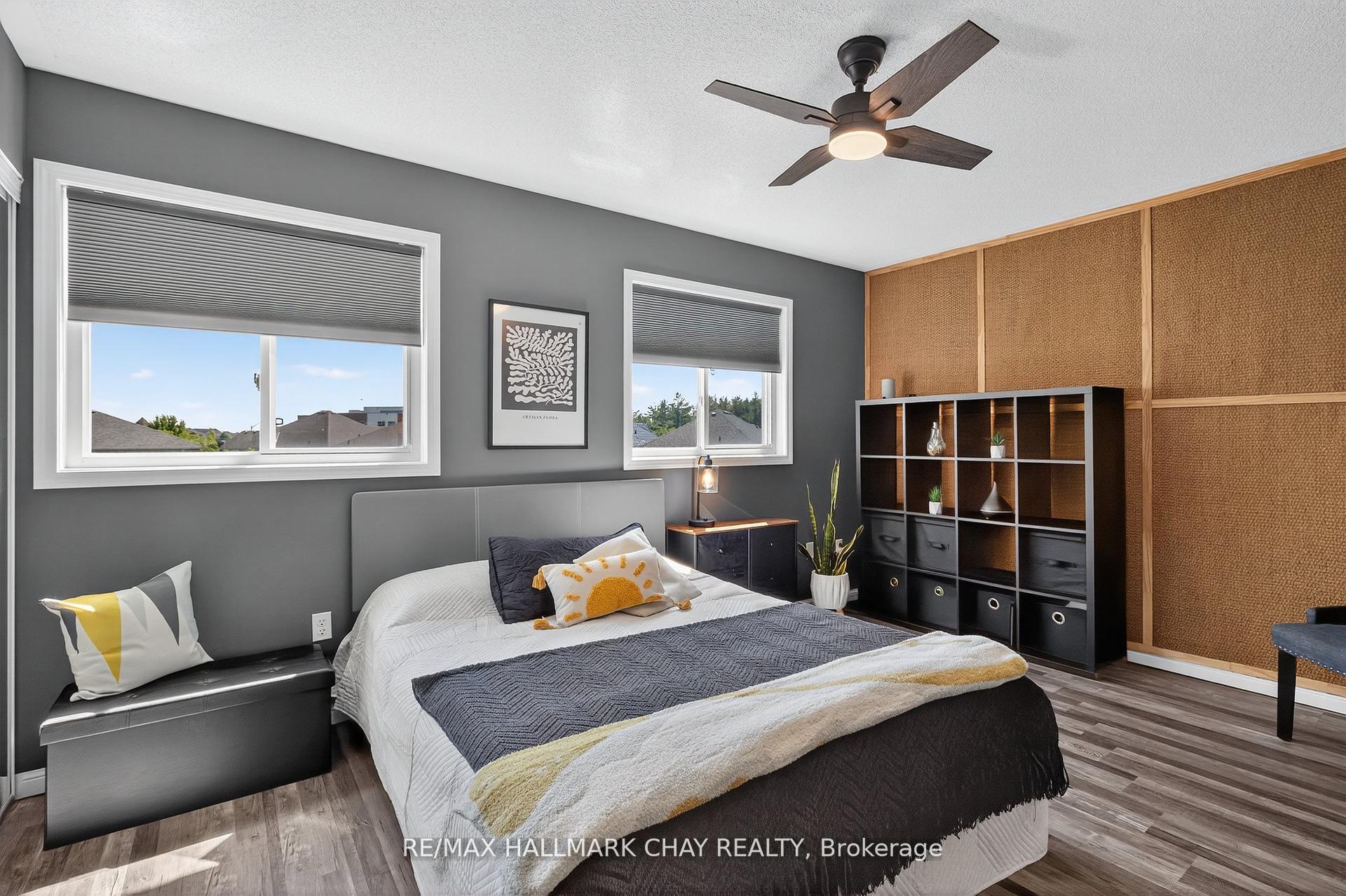Photo 5 of 31 Lancaster Court, Barrie, Innis-Shore — HOMEH