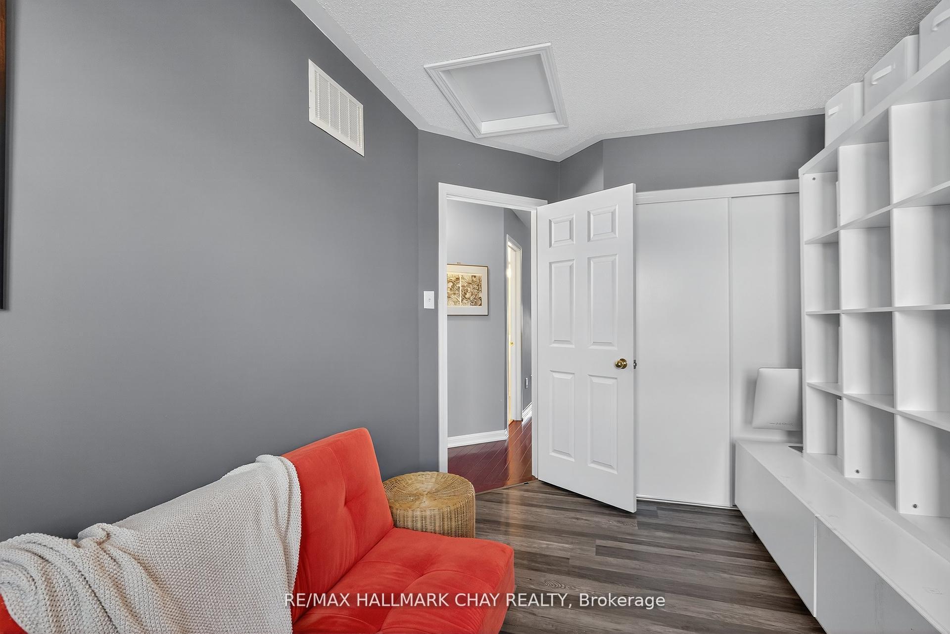 Photo 41 of 31 Lancaster Court, Barrie, Innis-Shore — HOMEH