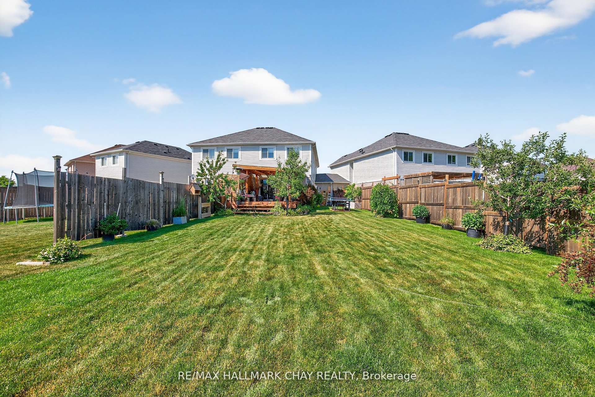 Photo 28 of 31 Lancaster Court, Barrie, Innis-Shore — HOMEH