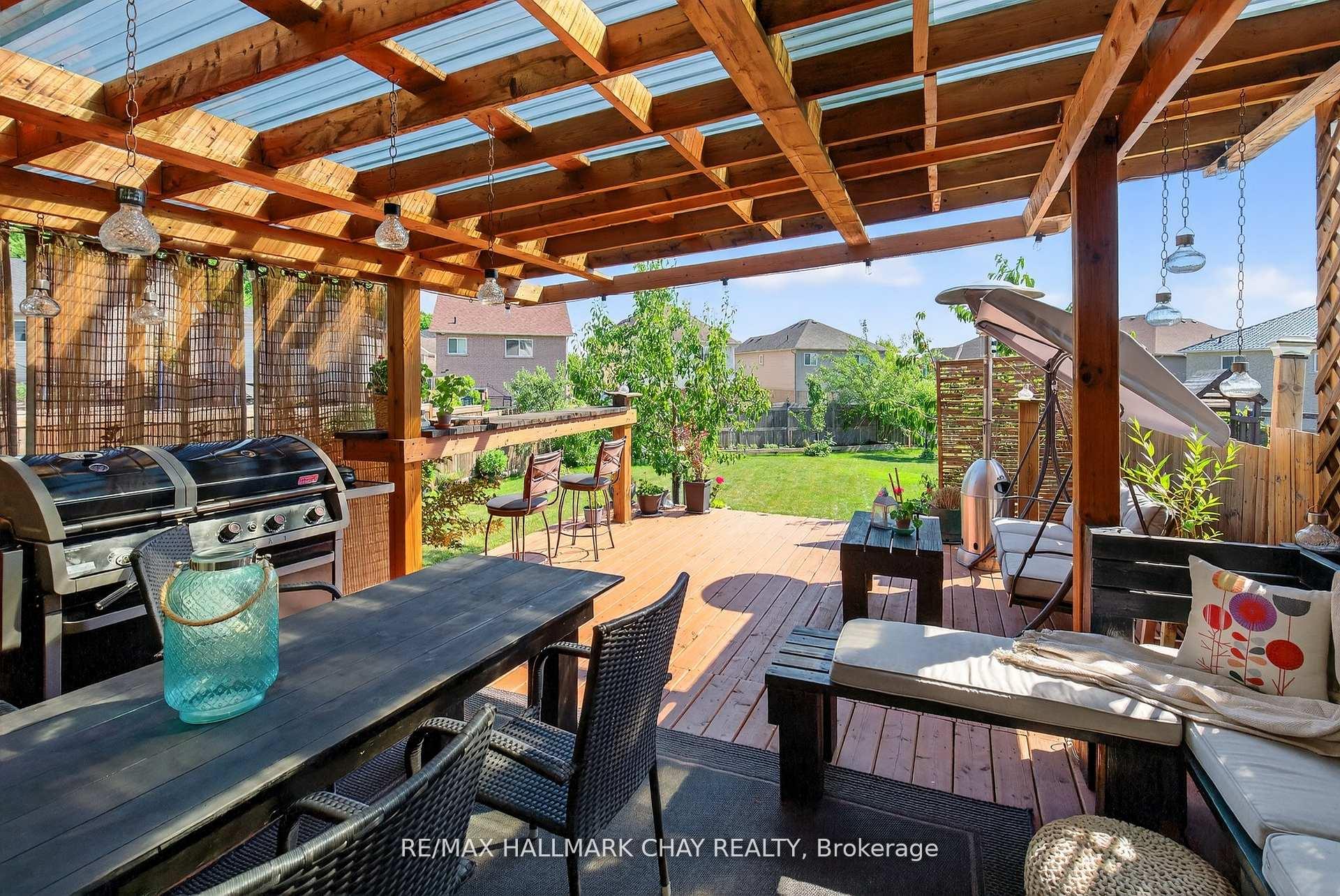 Photo 25 of 31 Lancaster Court, Barrie, Innis-Shore — HOMEH