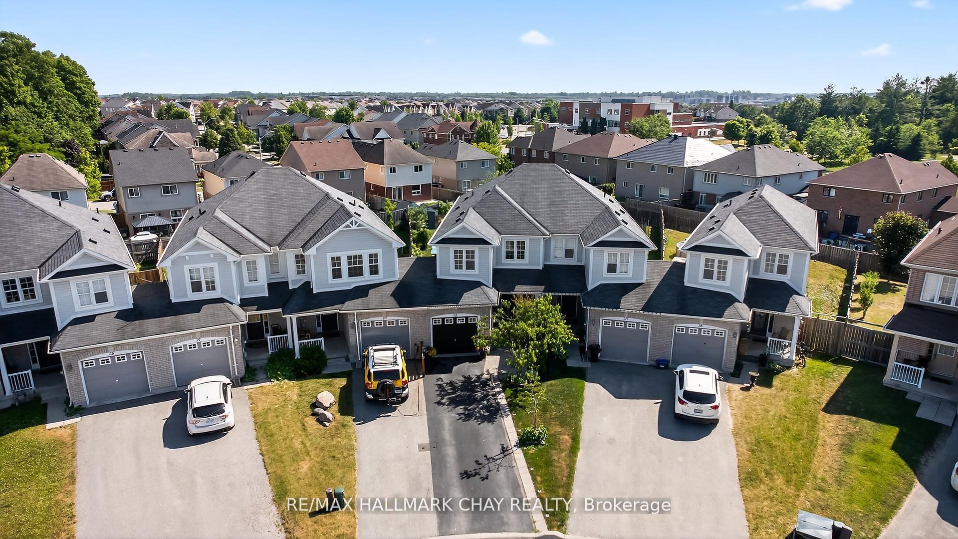 Photo 13 of 31 Lancaster Court, Barrie, Innis-Shore — HOMEH