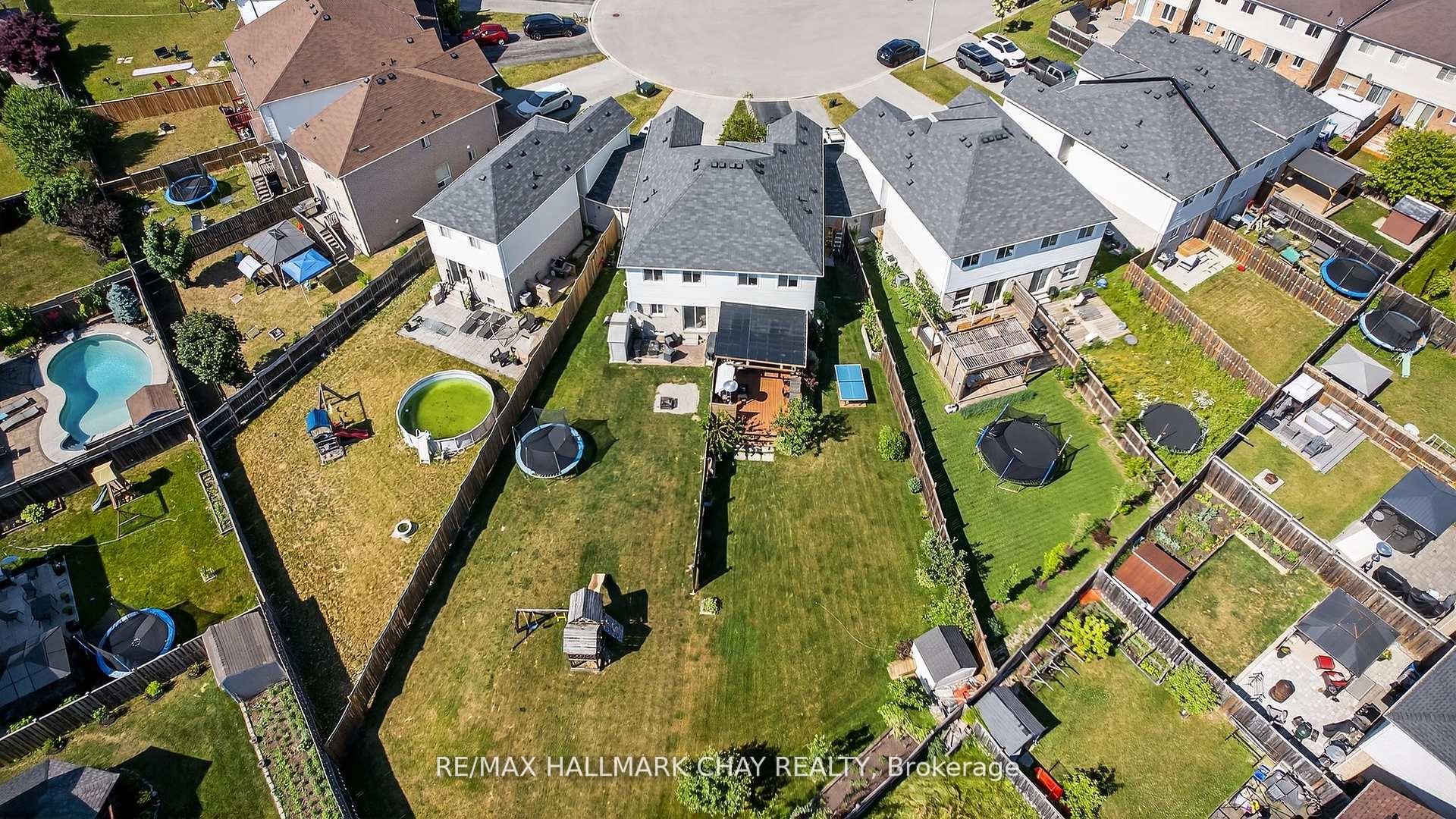 Photo 21 of 31 Lancaster Court, Barrie, Innis-Shore — HOMEH