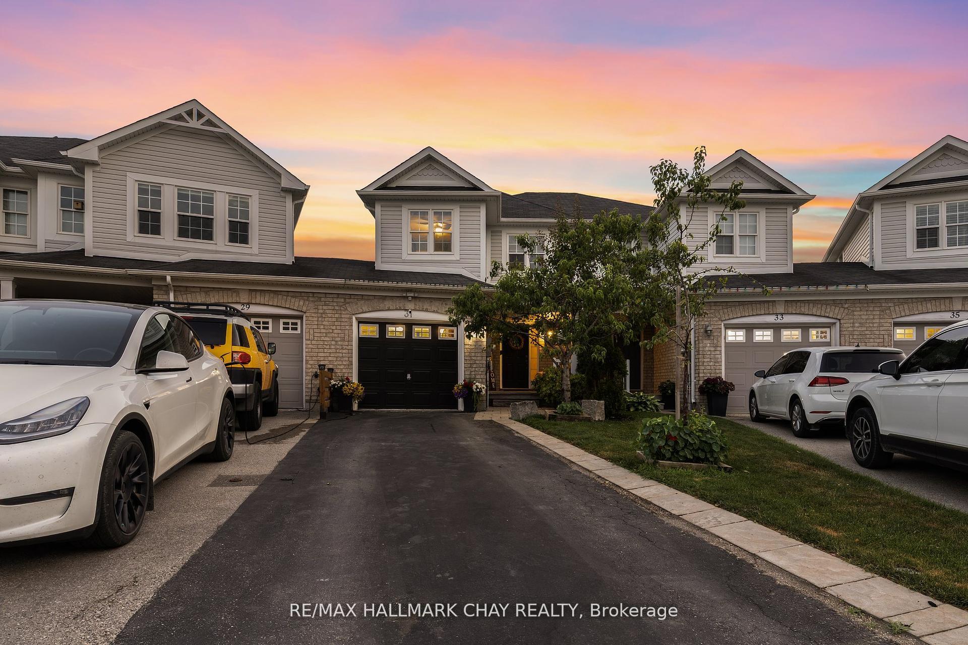 Photo 22 of 31 Lancaster Court, Barrie, Innis-Shore — HOMEH