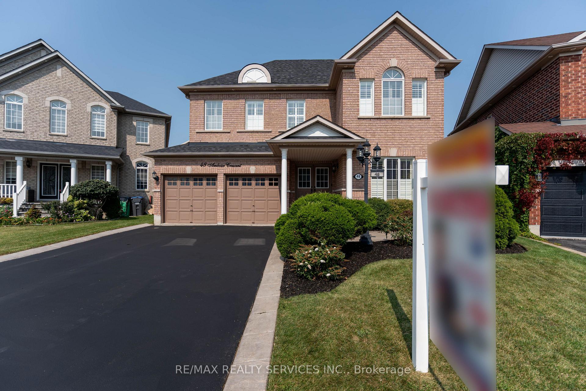 Photo 8 of 48 Amboise Crescent, Brampton, Fletcher's Meadow — HOMEH