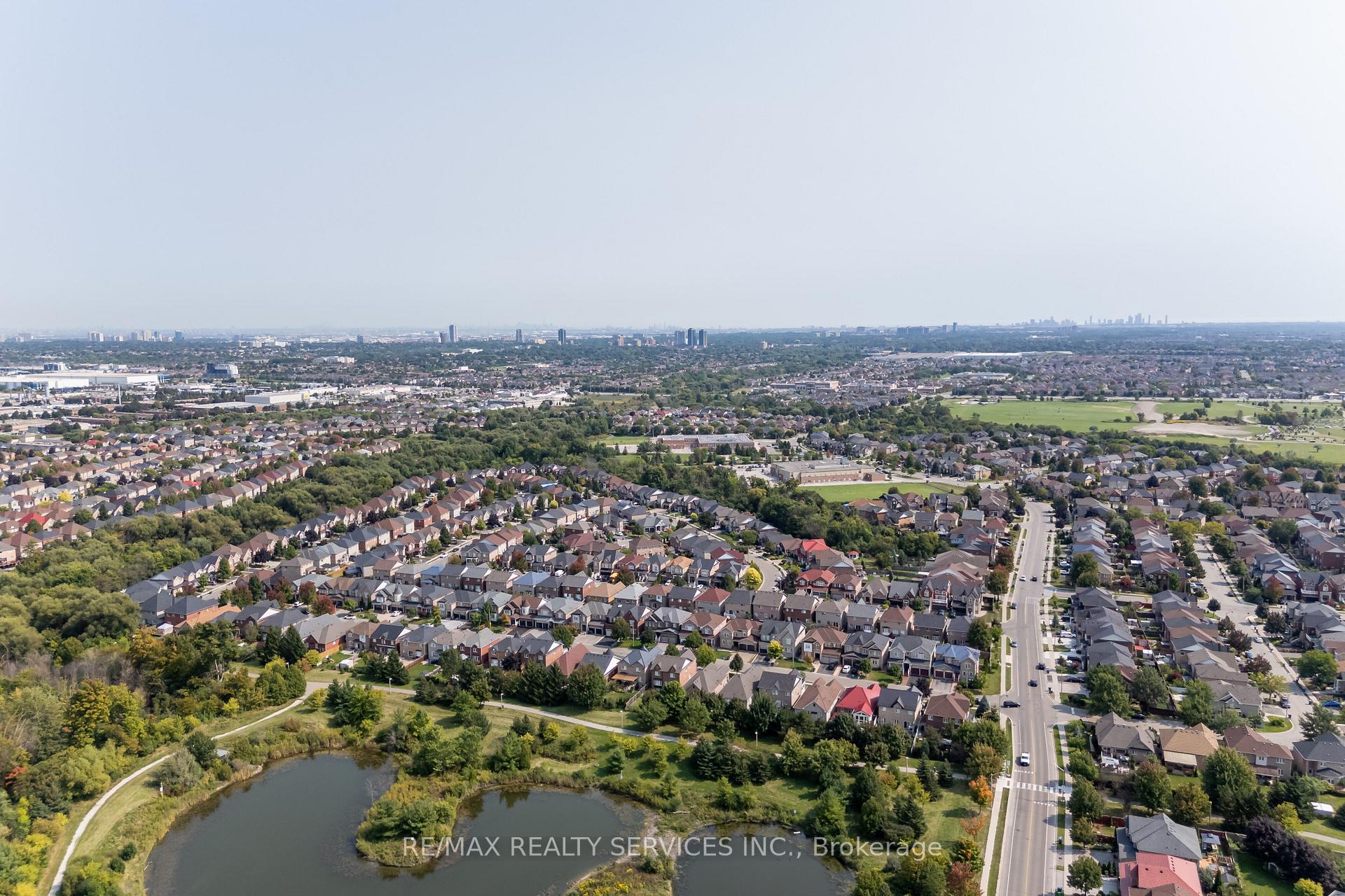 Photo 3 of 48 Amboise Crescent, Brampton, Fletcher's Meadow — HOMEH