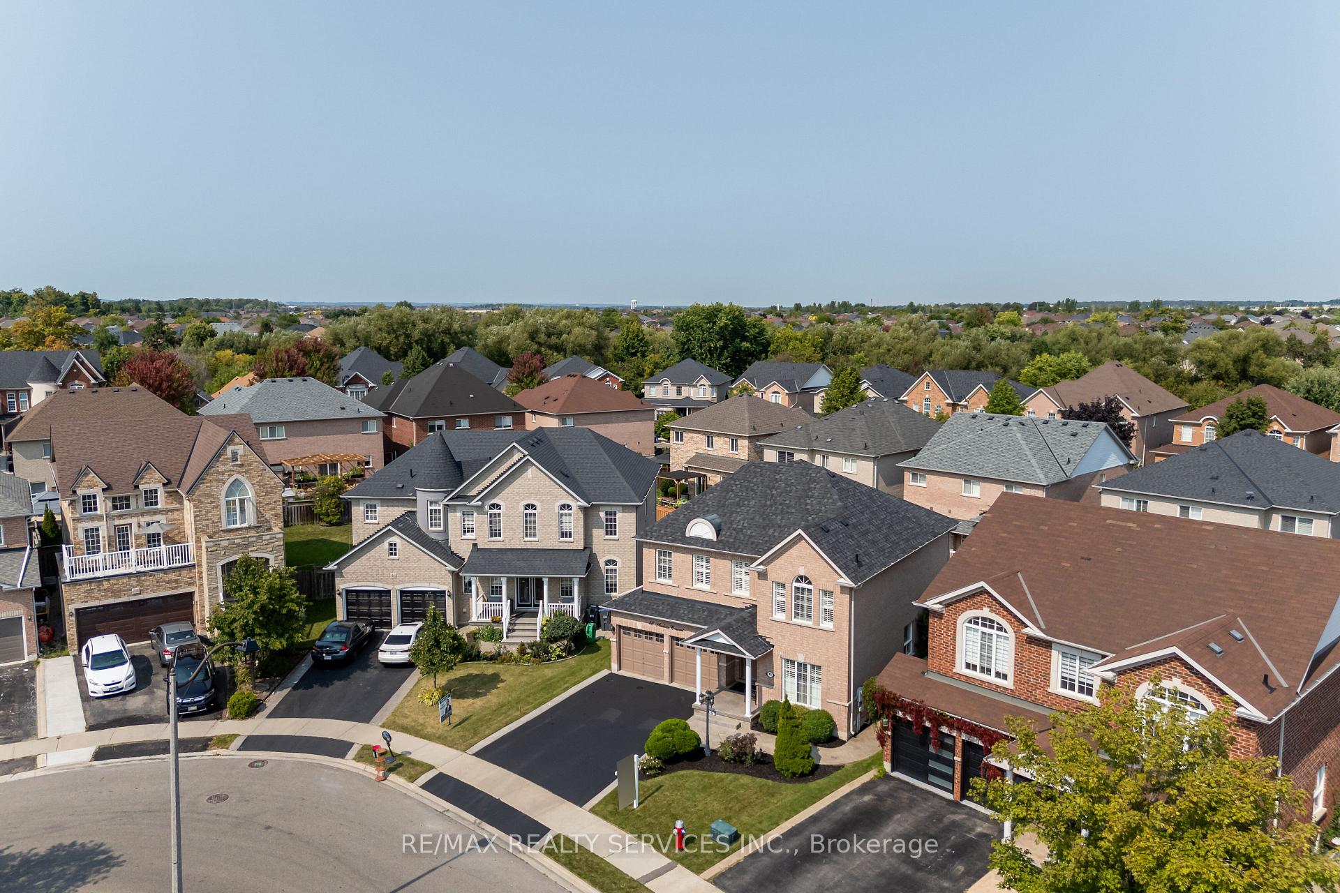 Photo 12 of 48 Amboise Crescent, Brampton, Fletcher's Meadow — HOMEH