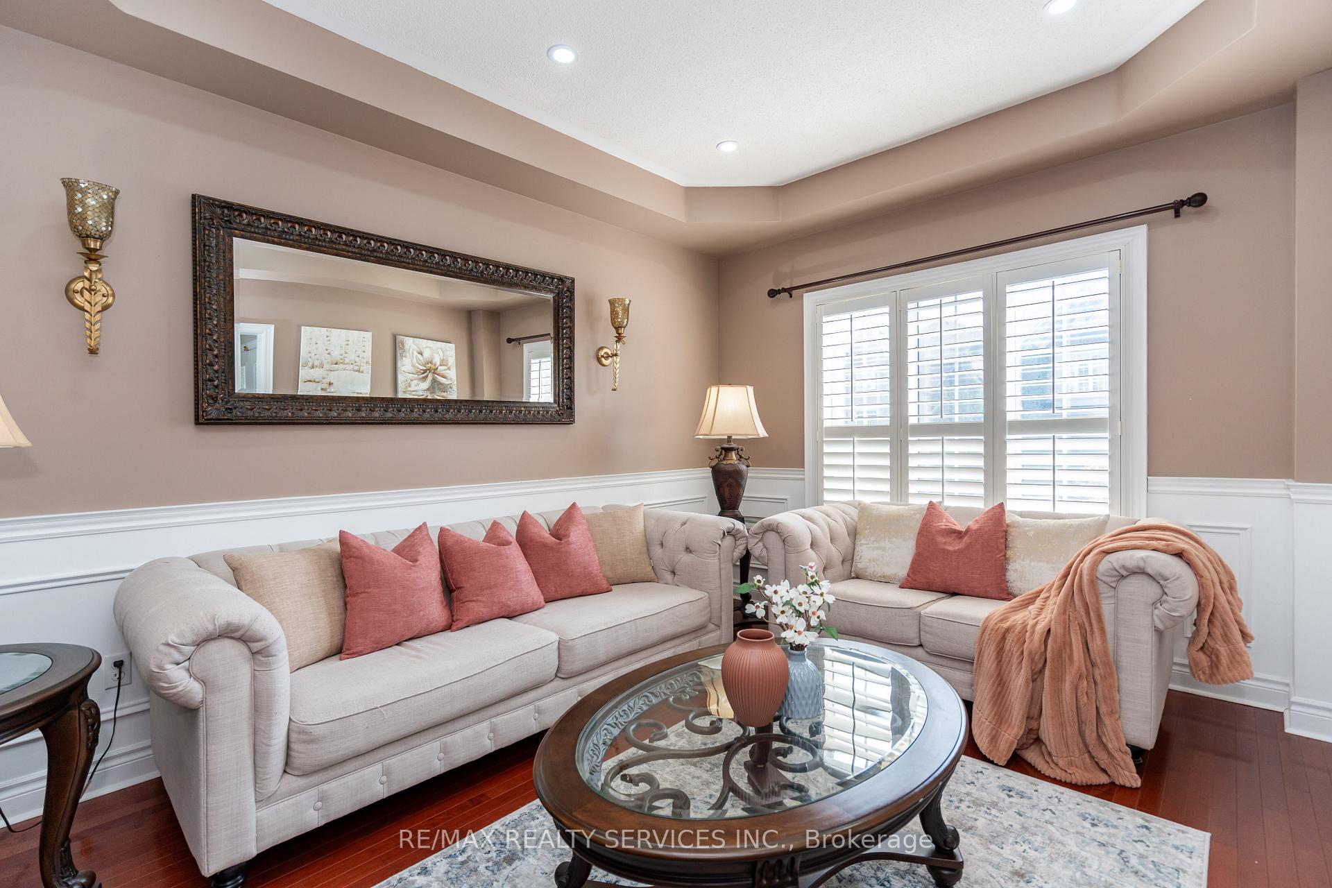 Photo 4 of 48 Amboise Crescent, Brampton, Fletcher's Meadow — HOMEH
