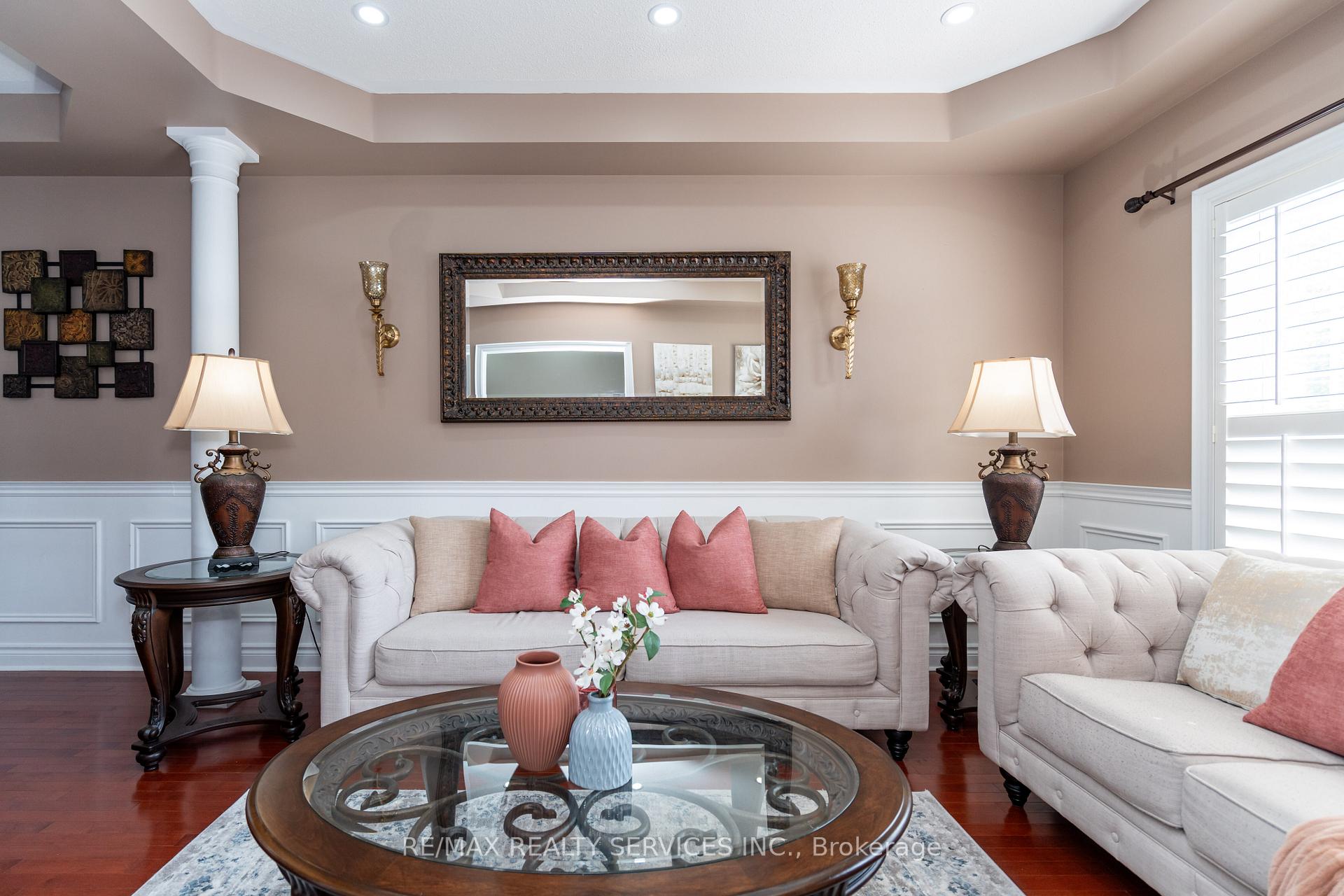 Photo 7 of 48 Amboise Crescent, Brampton, Fletcher's Meadow — HOMEH