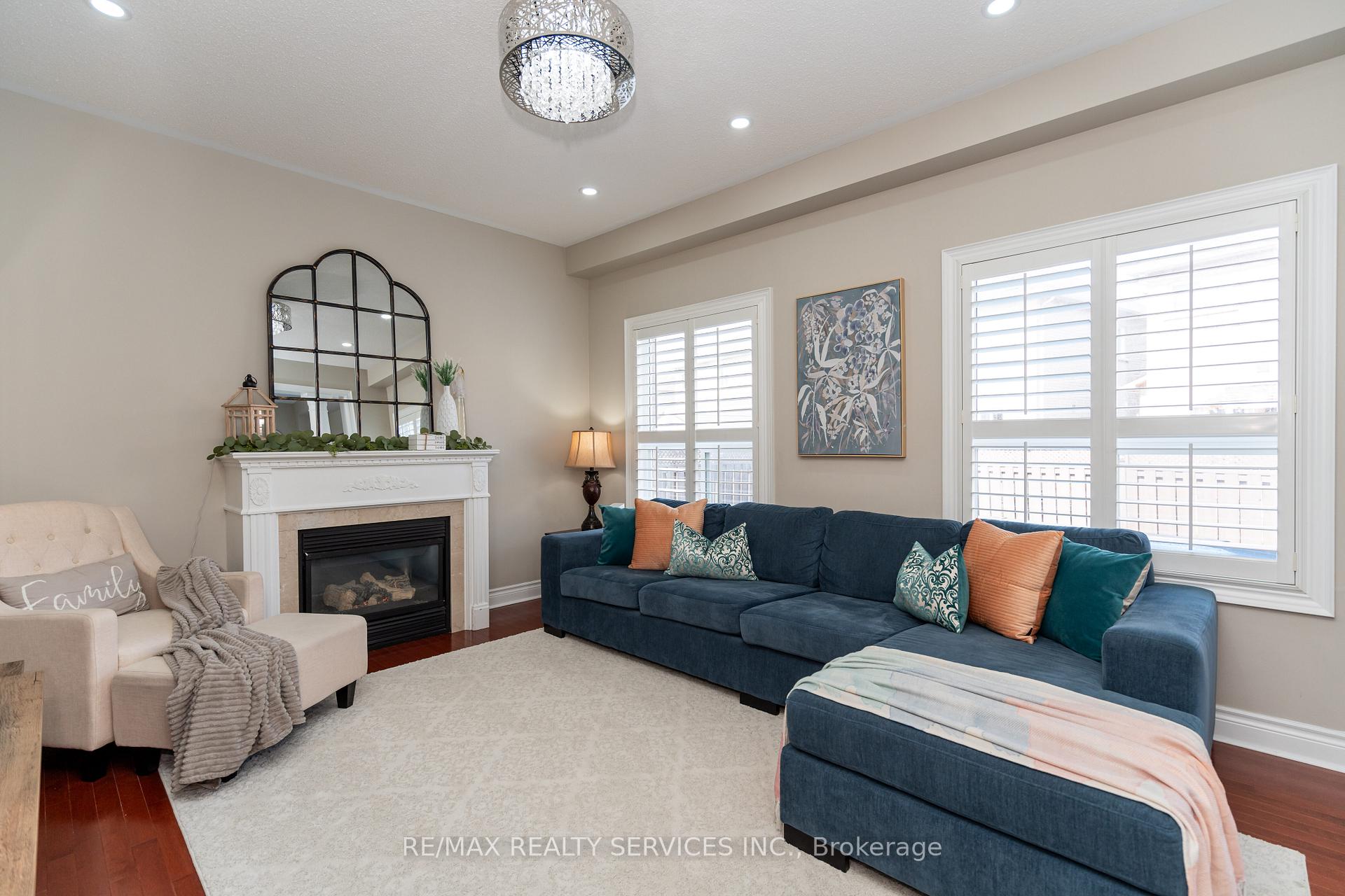 Photo 9 of 48 Amboise Crescent, Brampton, Fletcher's Meadow — HOMEH