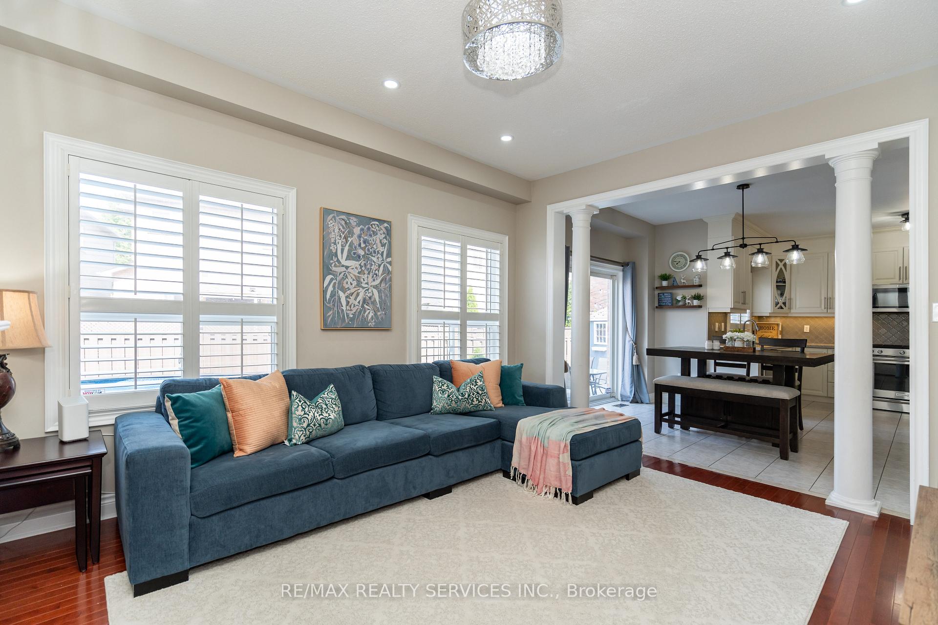 Photo 6 of 48 Amboise Crescent, Brampton, Fletcher's Meadow — HOMEH