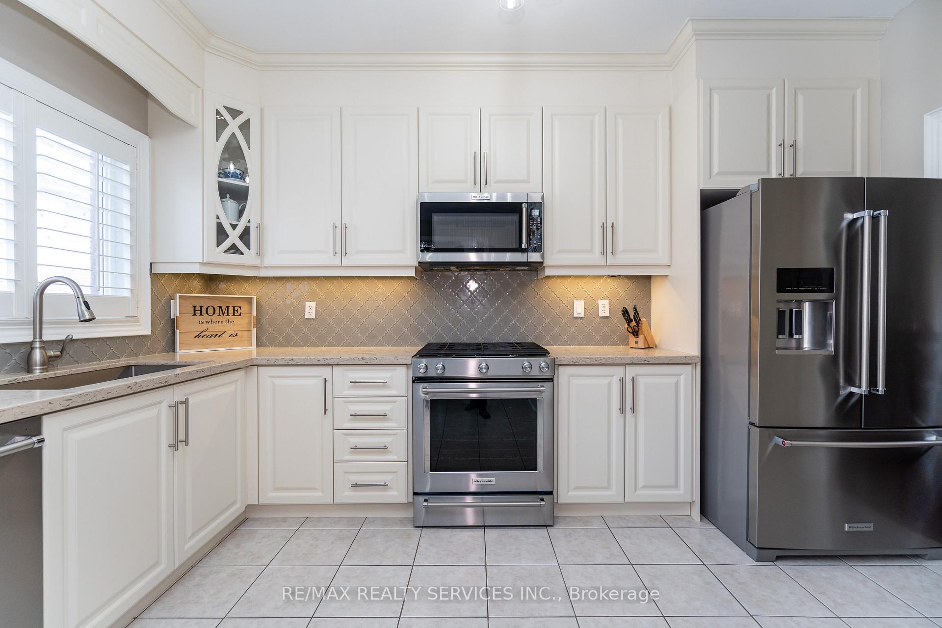 Photo 15 of 48 Amboise Crescent, Brampton, Fletcher's Meadow — HOMEH