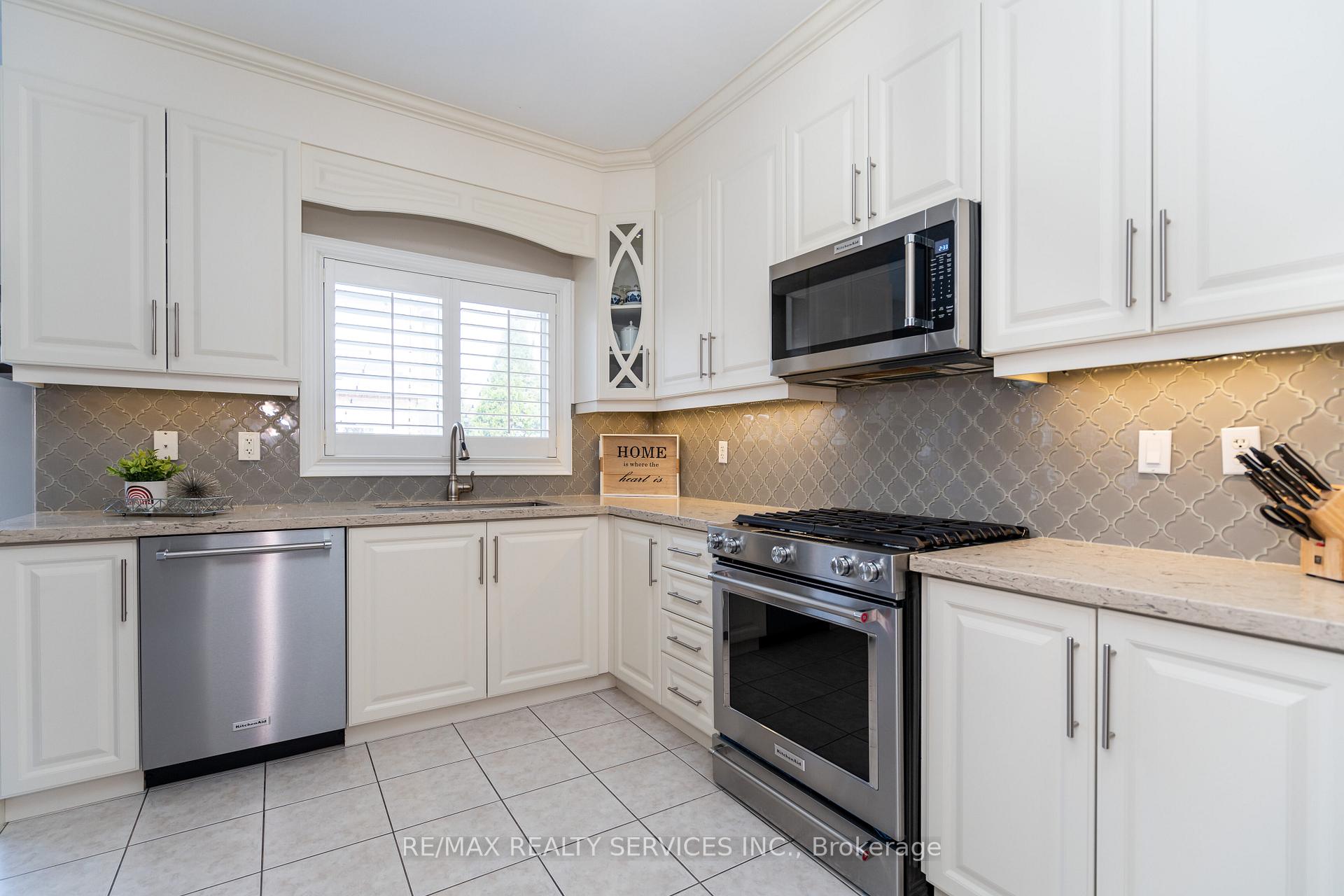 Photo 11 of 48 Amboise Crescent, Brampton, Fletcher's Meadow — HOMEH