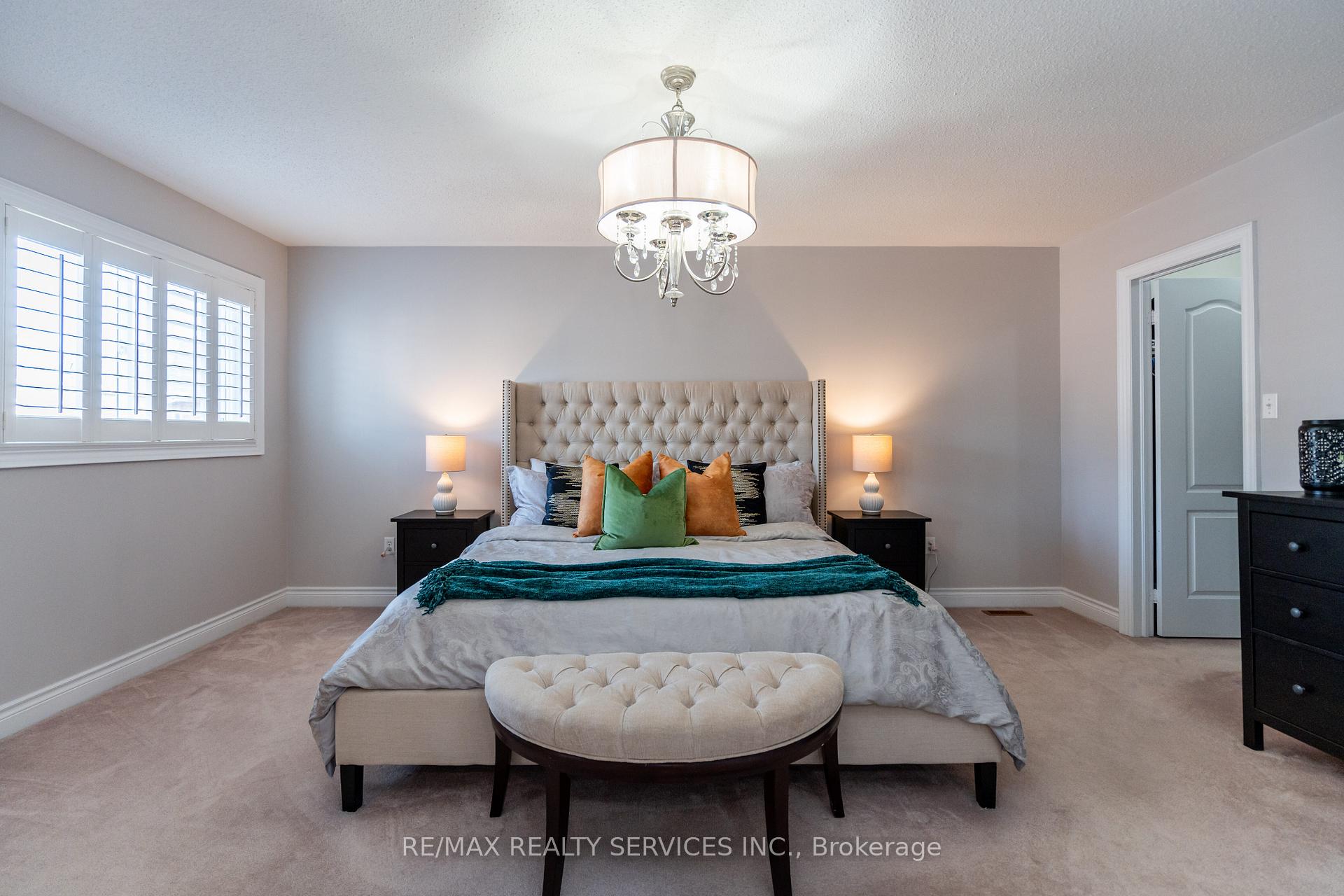Photo 14 of 48 Amboise Crescent, Brampton, Fletcher's Meadow — HOMEH